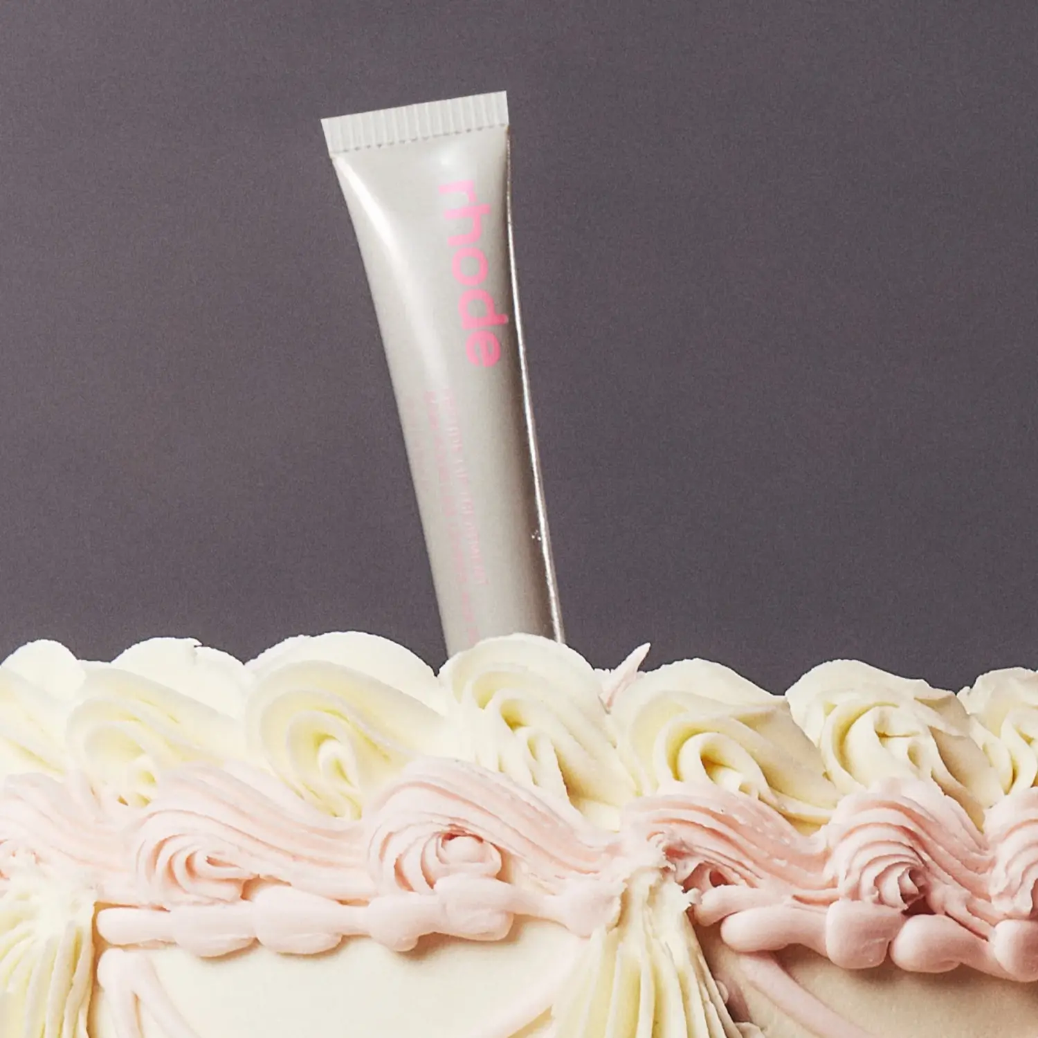 Haylee Бальзам для губ Lip Care Balm Увлажняющий уход 10 мл RHODE, salted caramel — фото 4