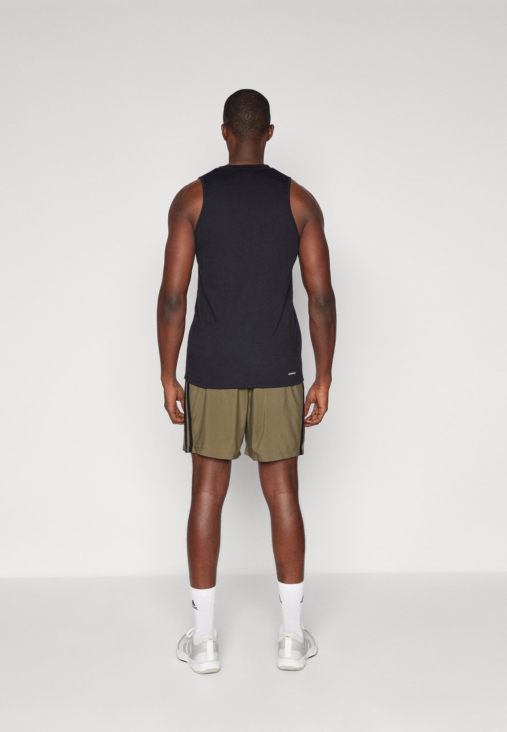 Спортивные шорты CHELSEA adidas Sportswear, оливковый — фото 3