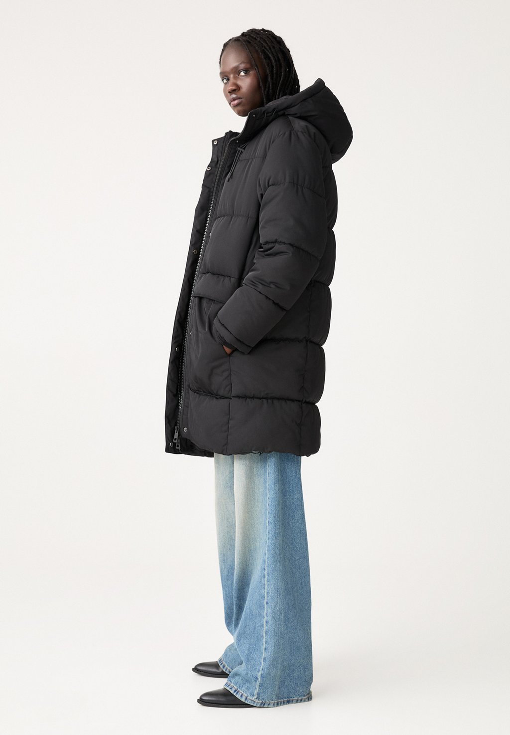 

Зимнее пальто PUFFER PULL&BEAR, черный