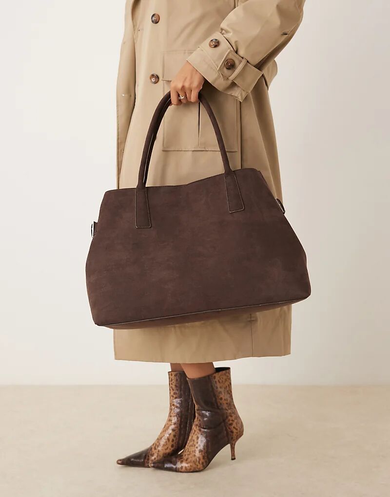 

Большая сумка-тоут Gina Tricot из искусственной замши с пряжкой сбоку, темно-коричневого цвета