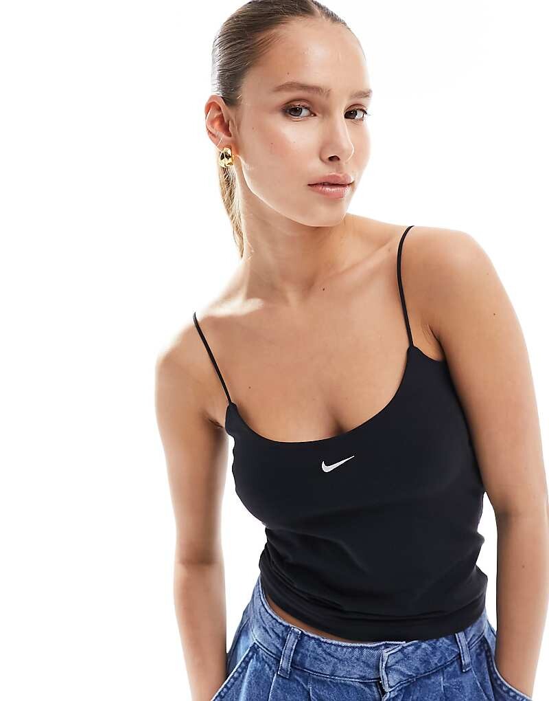 

Черный топ на бретельках в рубчик Nike