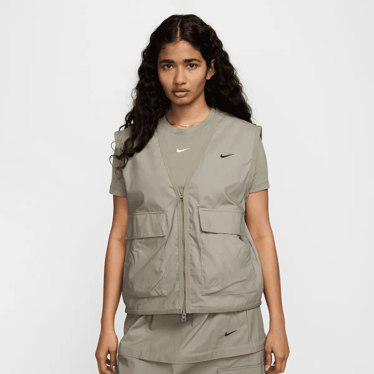 

Куртка Nike Sportswear Essential Woven Loose Cargo Vest, серый