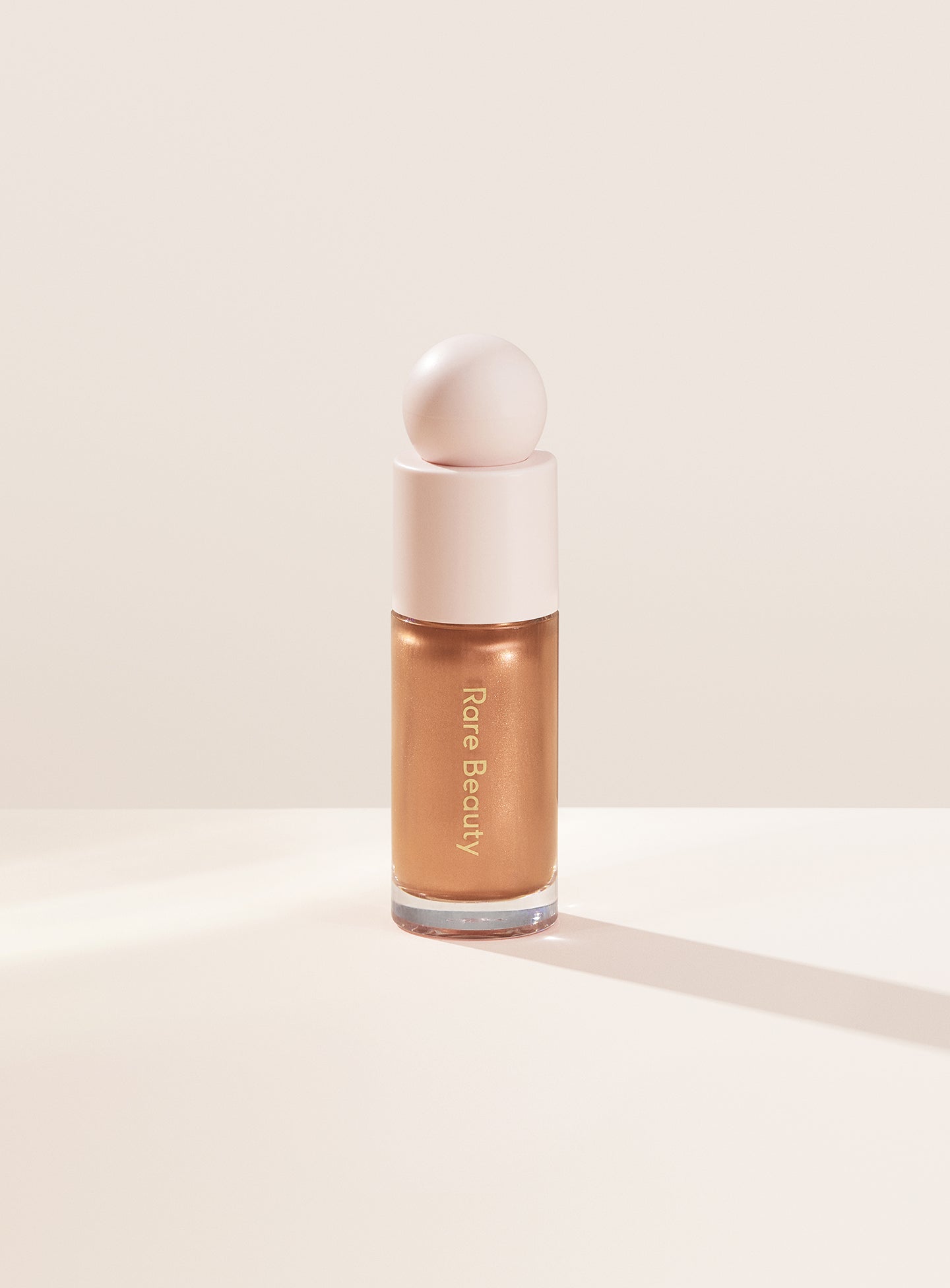 

Жидкий люминайзер Positive Light Rare Beauty, цвет flaunt/bronze gold, 15 мл