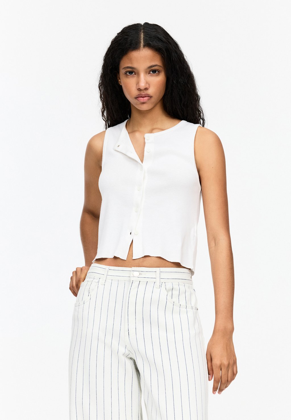 

Блуза SLEEVELESS WITH BUTTONS - Top PULL&BEAR, белый