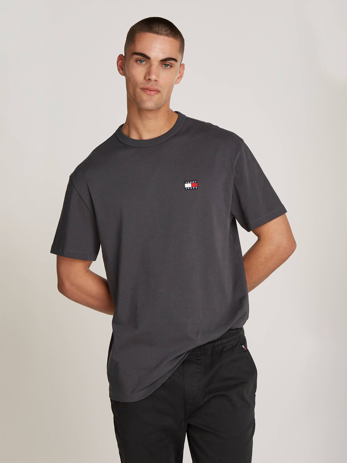 

Футболка Tommy Jeans Regular Fit, цвет grafite