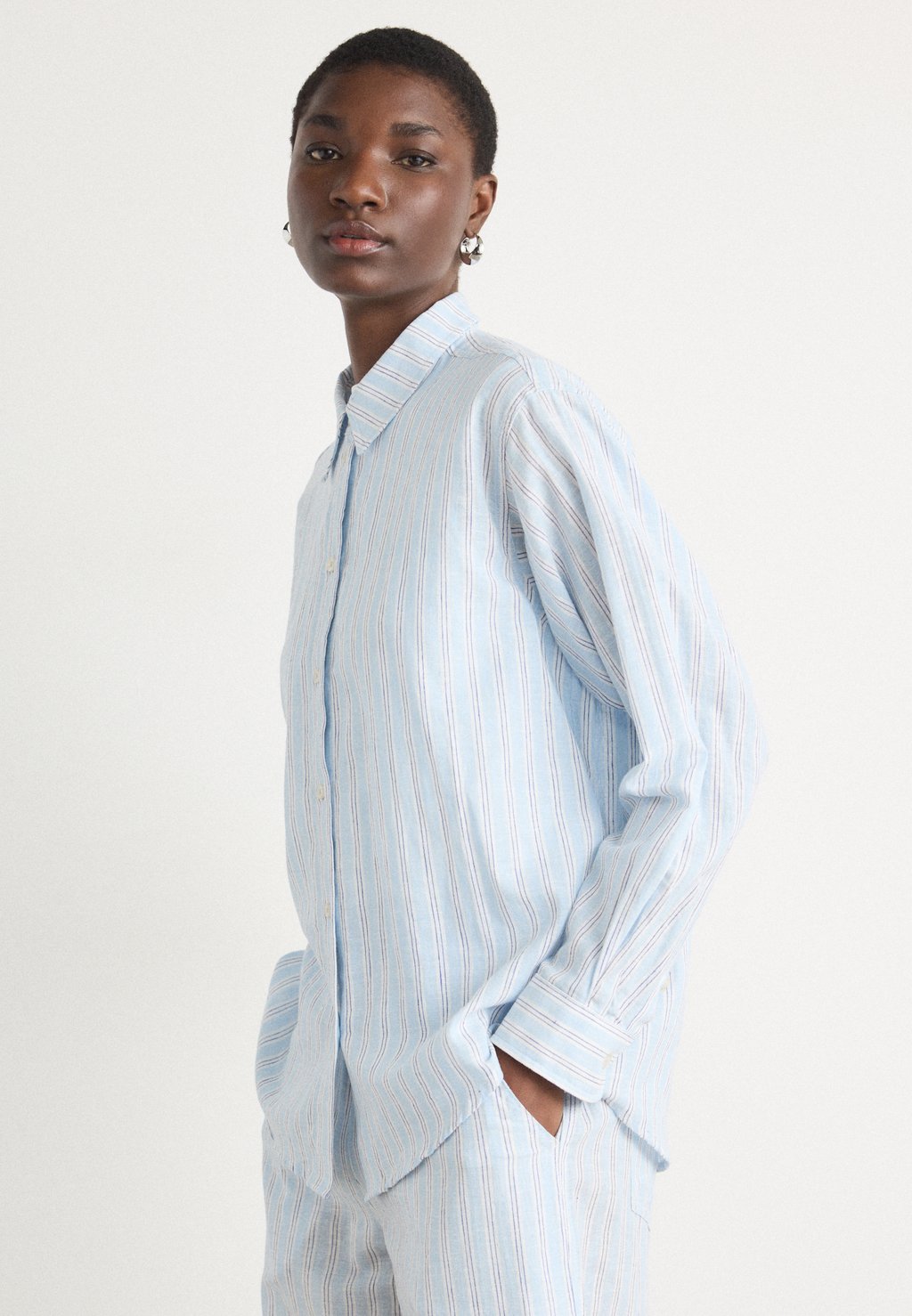 

Блузка на пуговицах COLIN CRELLY SHIRT Mads Nørgaard, Powder Blue