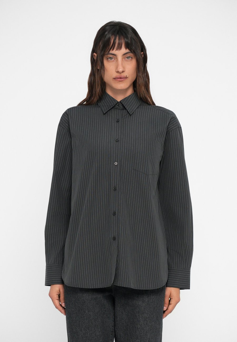 

Блуза Filippa K SAMMY PINSTRIPE SHIRT, Charcoal Grey/Grey