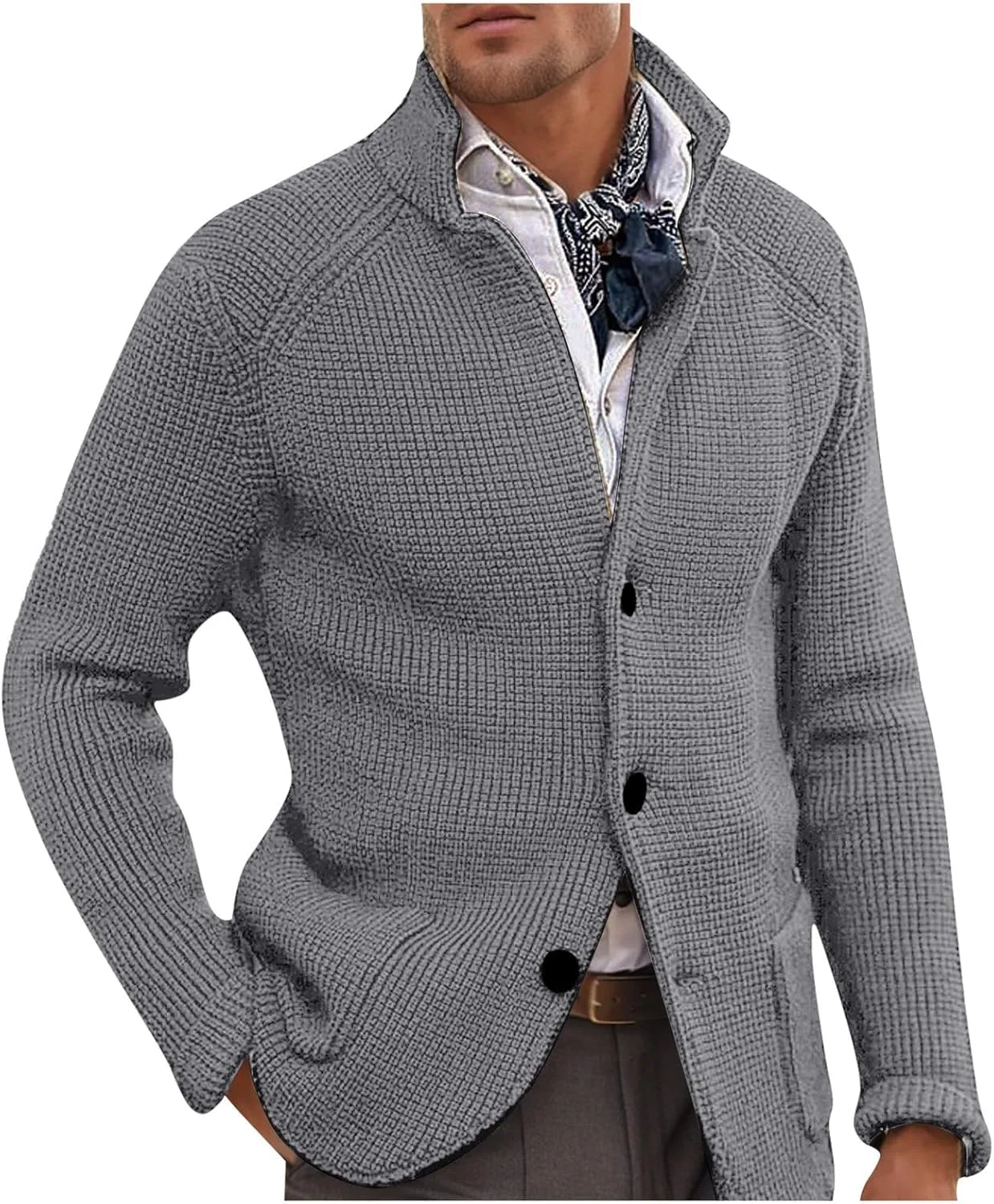 

Мужской кардиган с шальным воротником, кабельной вязкой и карманами