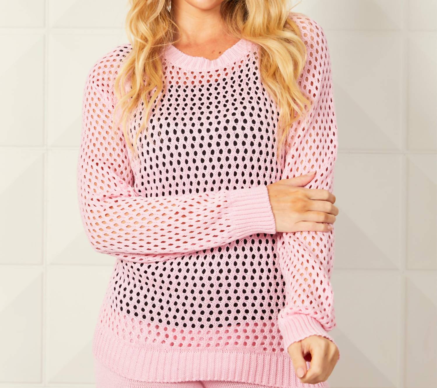 

Свитер с круглым вырезом крючком в цвете Blush french kyss, красный