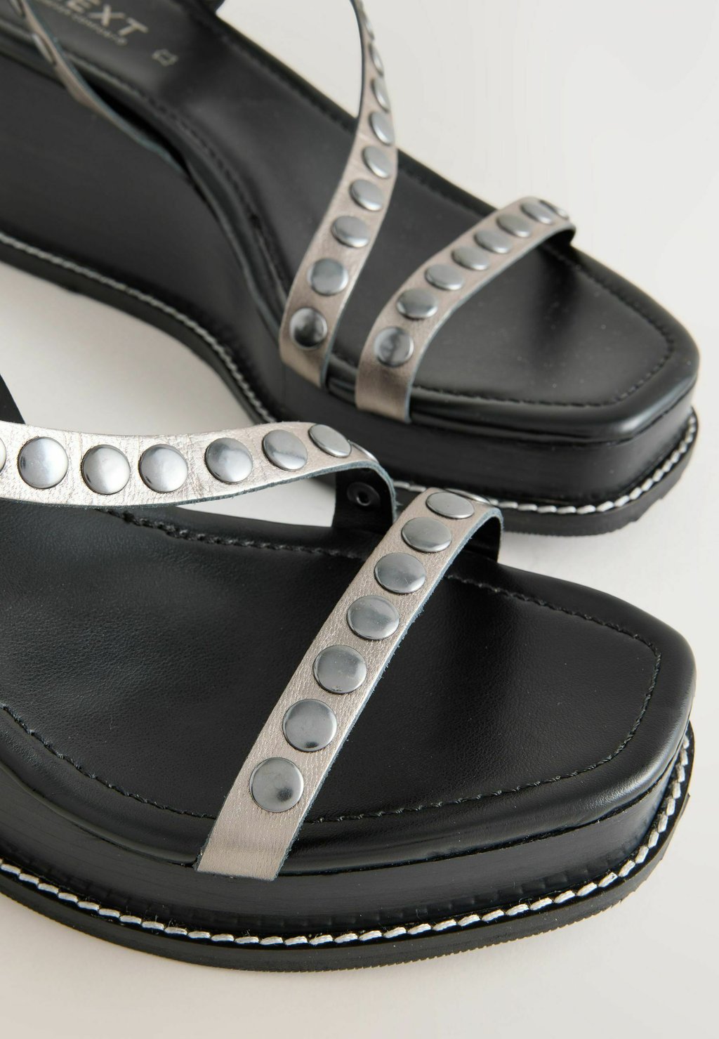 Босоножки на танкетке REGULAR FIT-FOREVER COMFORT SQUARE TOE DETAIL STRAPPY - Platform sandals Next, серебряный — фото 3