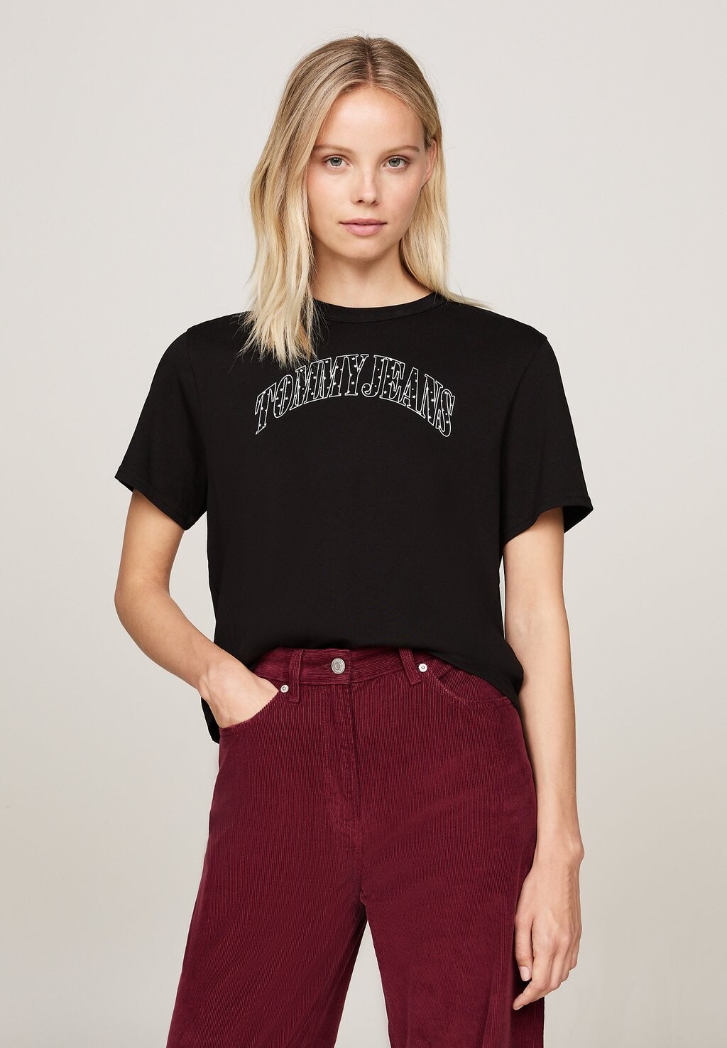 

Базовая футболка TJW BXY STARDUST VARSITY TEE EXT Tommy Jeans, черный