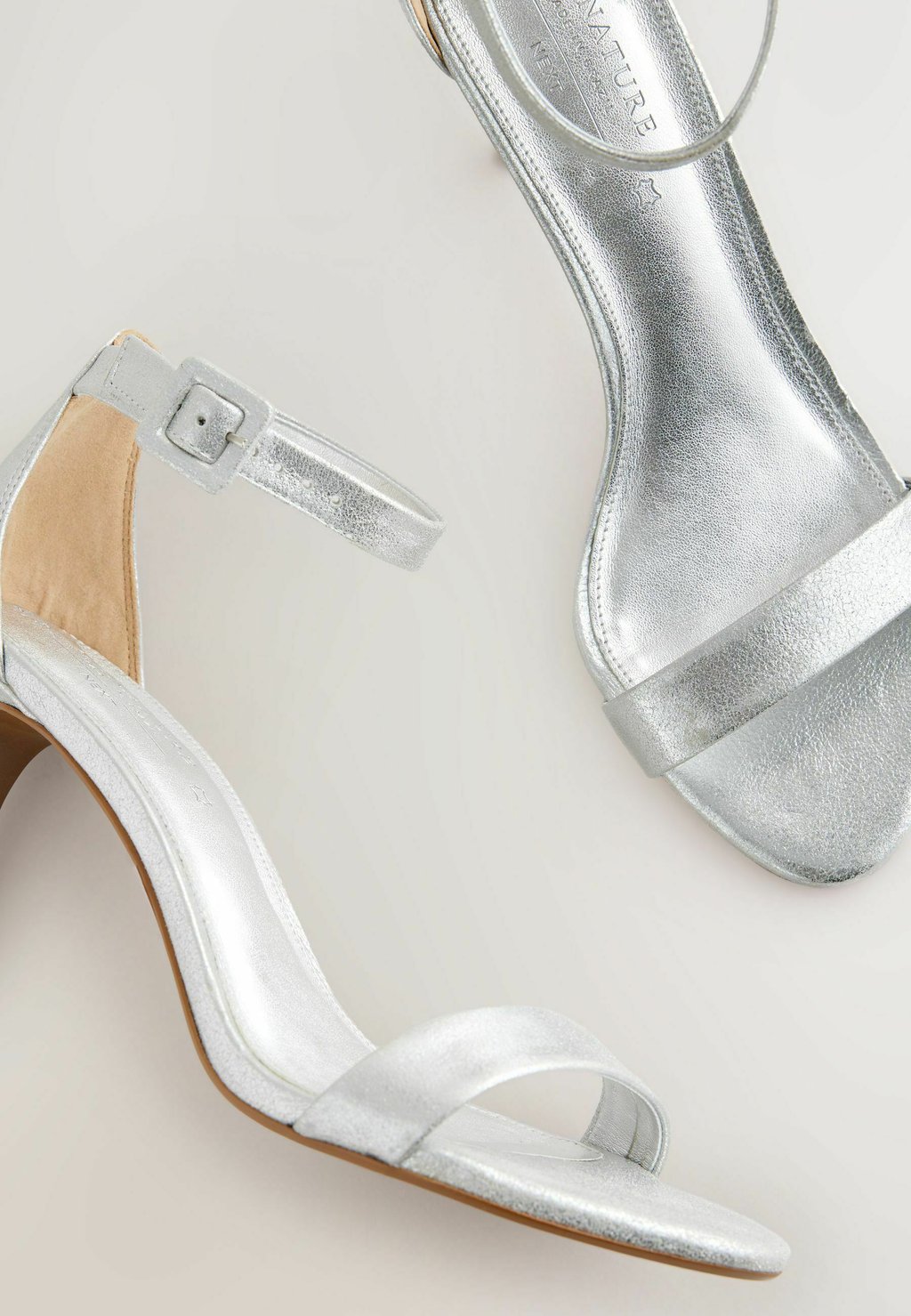 Сандалии REGULAR FIT-SIGNATURE ROUND TOE BUCKLE DETAIL MID SIMPLE Next, серебряный — фото 4