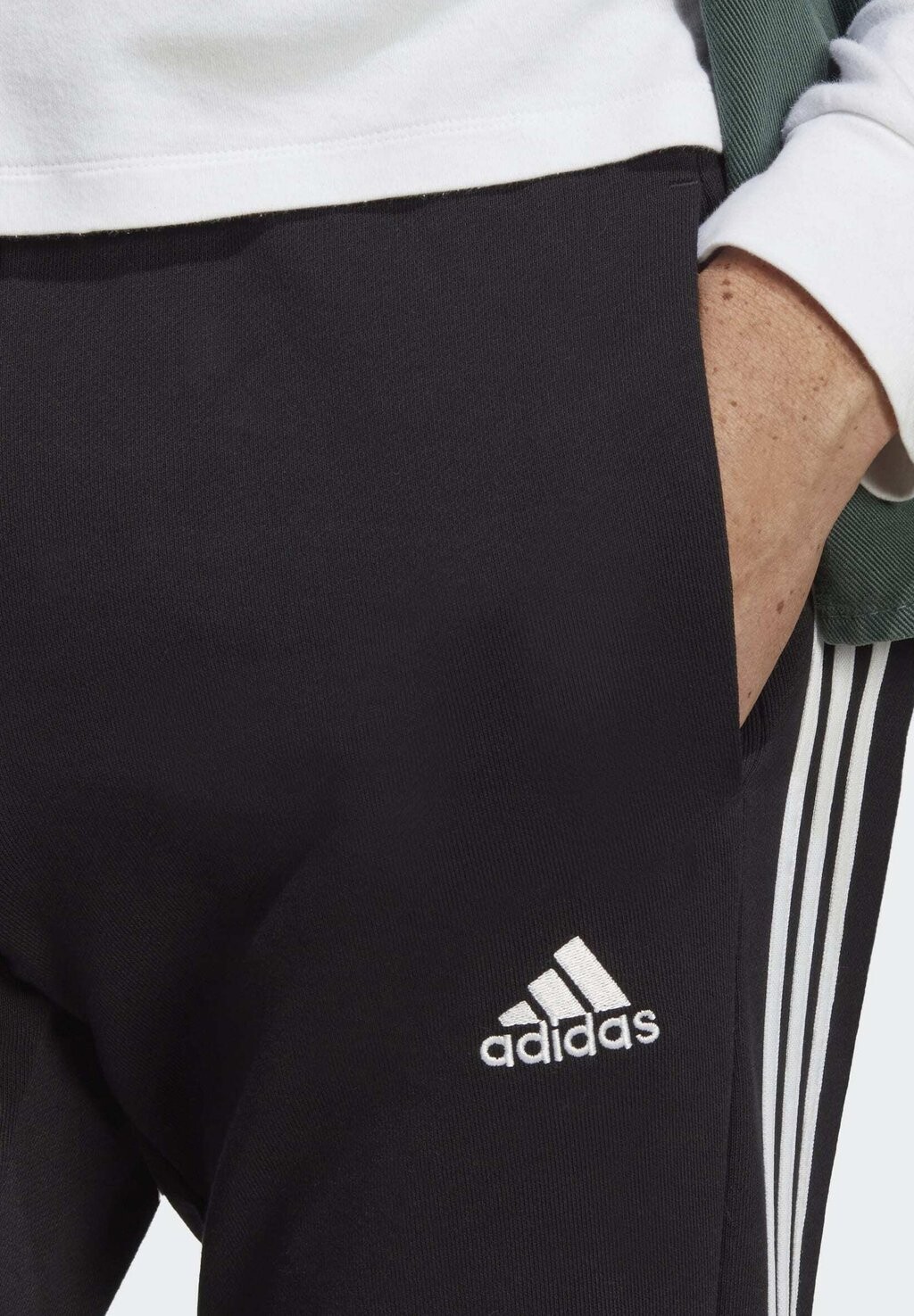 

Спортивные штаны Essentials French Terry Tapered adidas Sportswear, черно-белые
