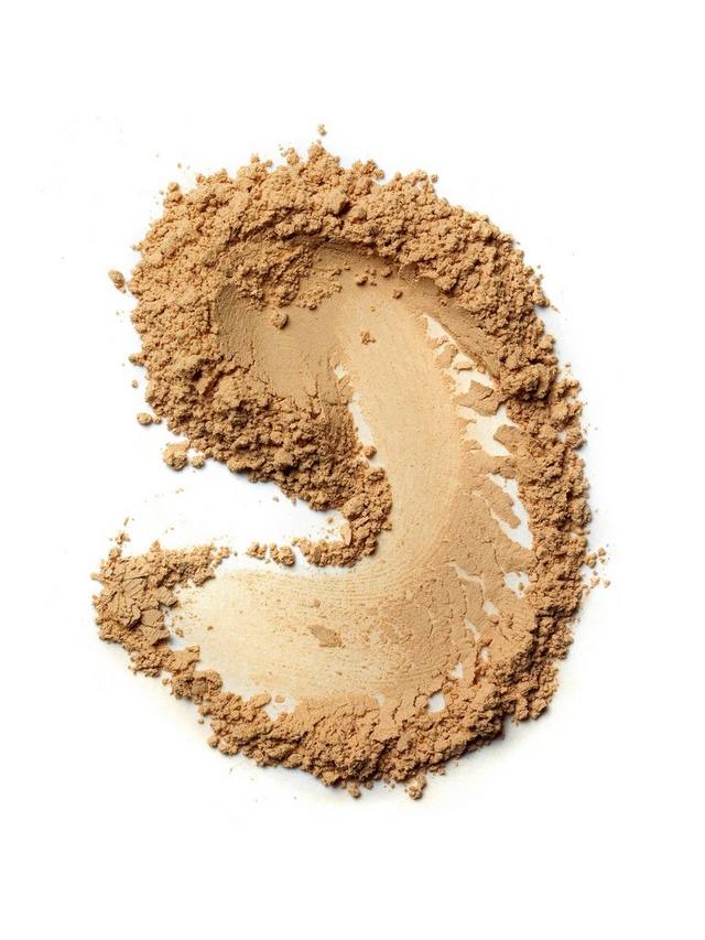 Тональная пудра Skin Weightless Powder Foundation Bobbi Brown, Natural — фото 2
