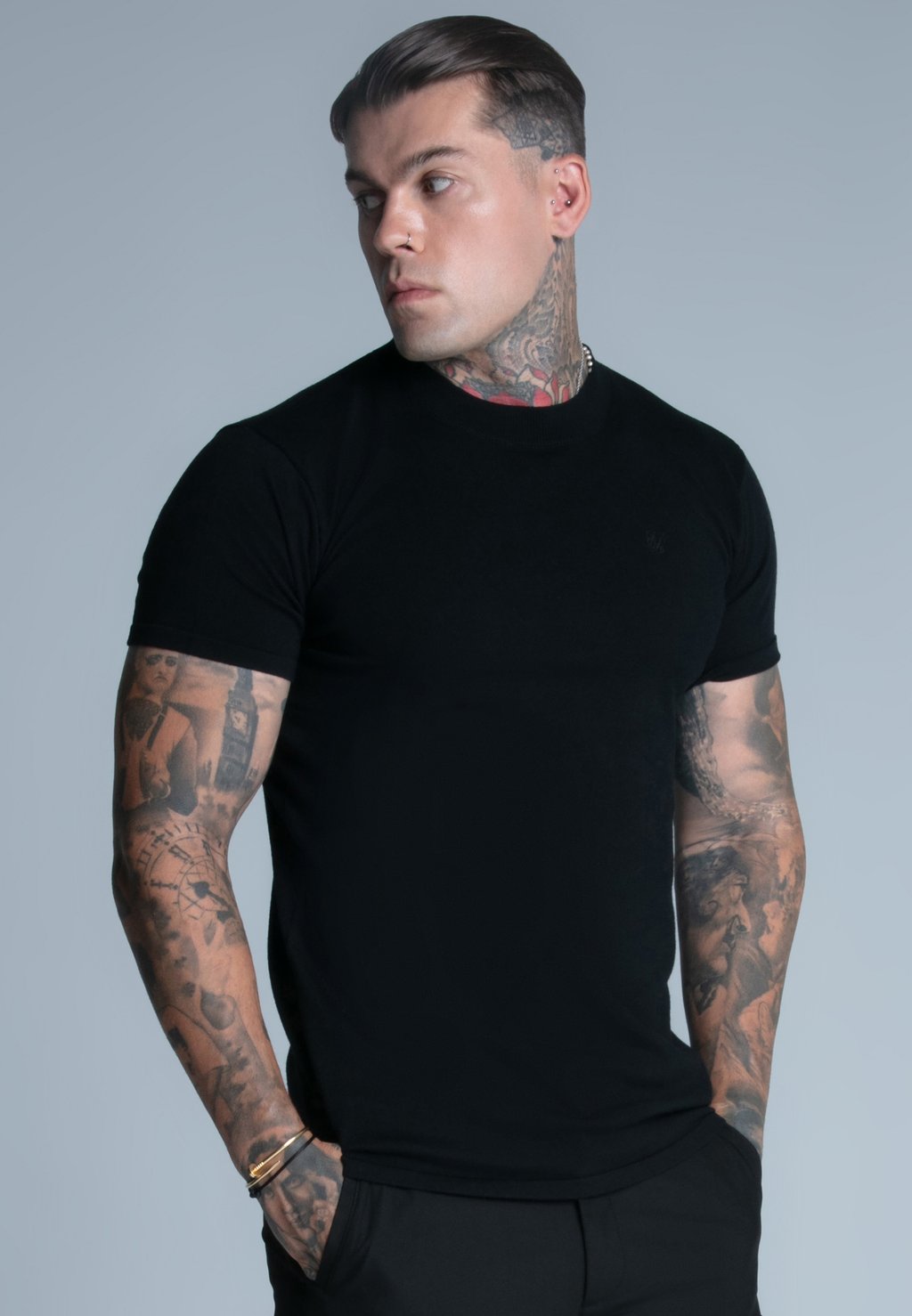 

Базовая футболка MUSCLE FIT SIKSILK, черный