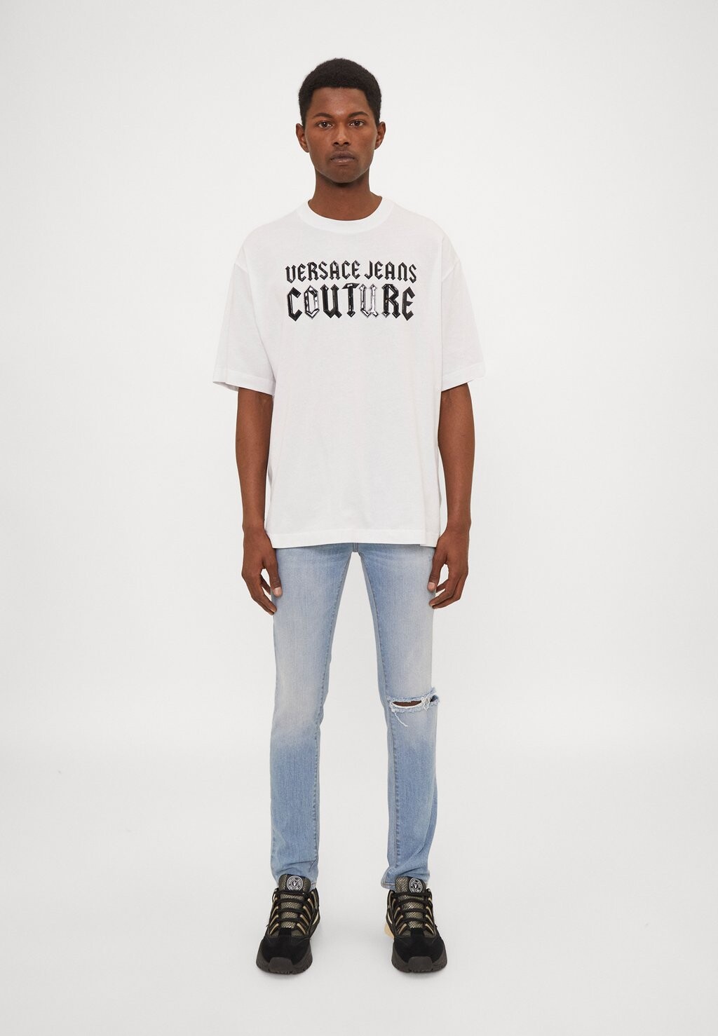 

Футболки с принтом LOGO GOTH Versace, белый