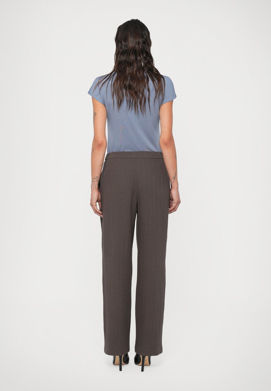 Брюки Emporio Armani Trousers, Brown/Mottled Anthracite — фото 3