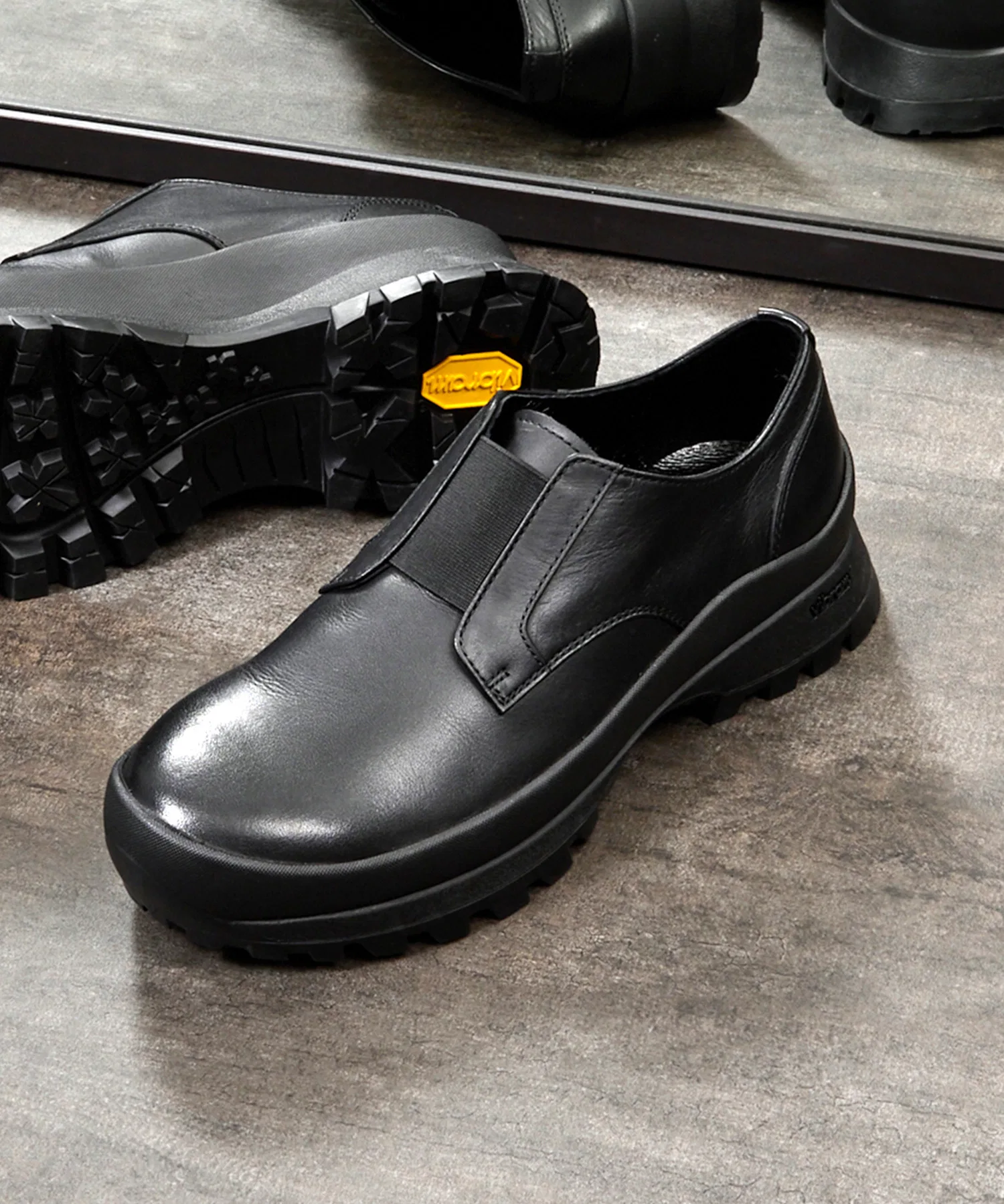 Мужские кожаные слипоны PADRONE VIBRAM с резиновой подошвой чёрные