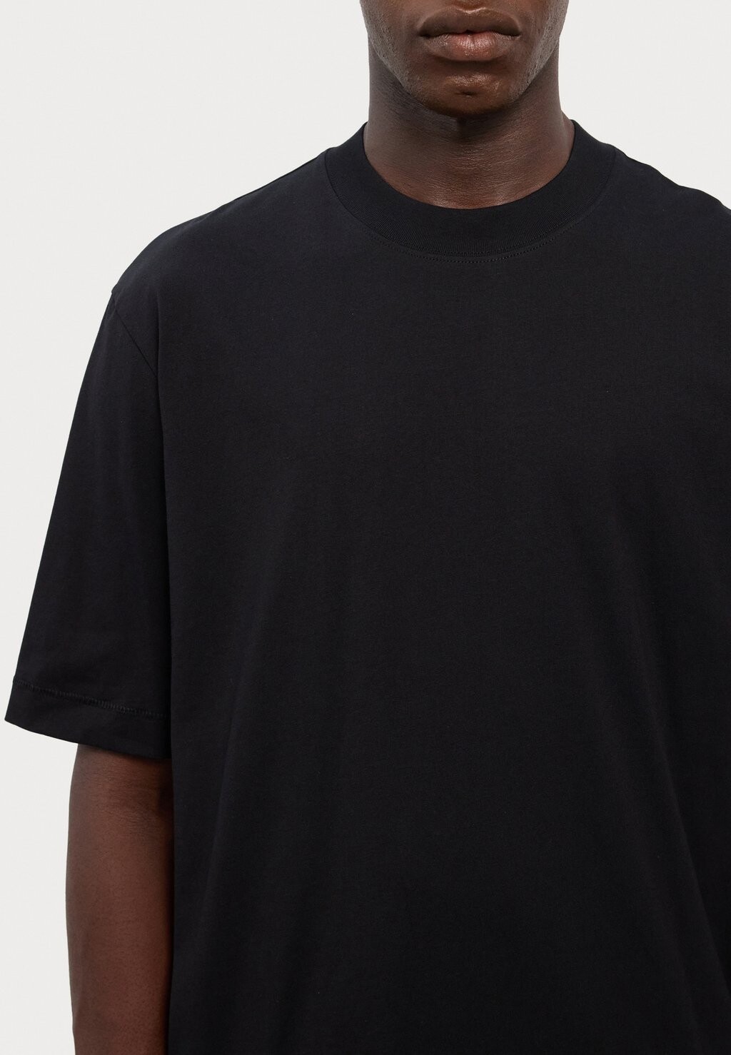 

Простая футболка MOCK NECK TEE Filippa K, черный