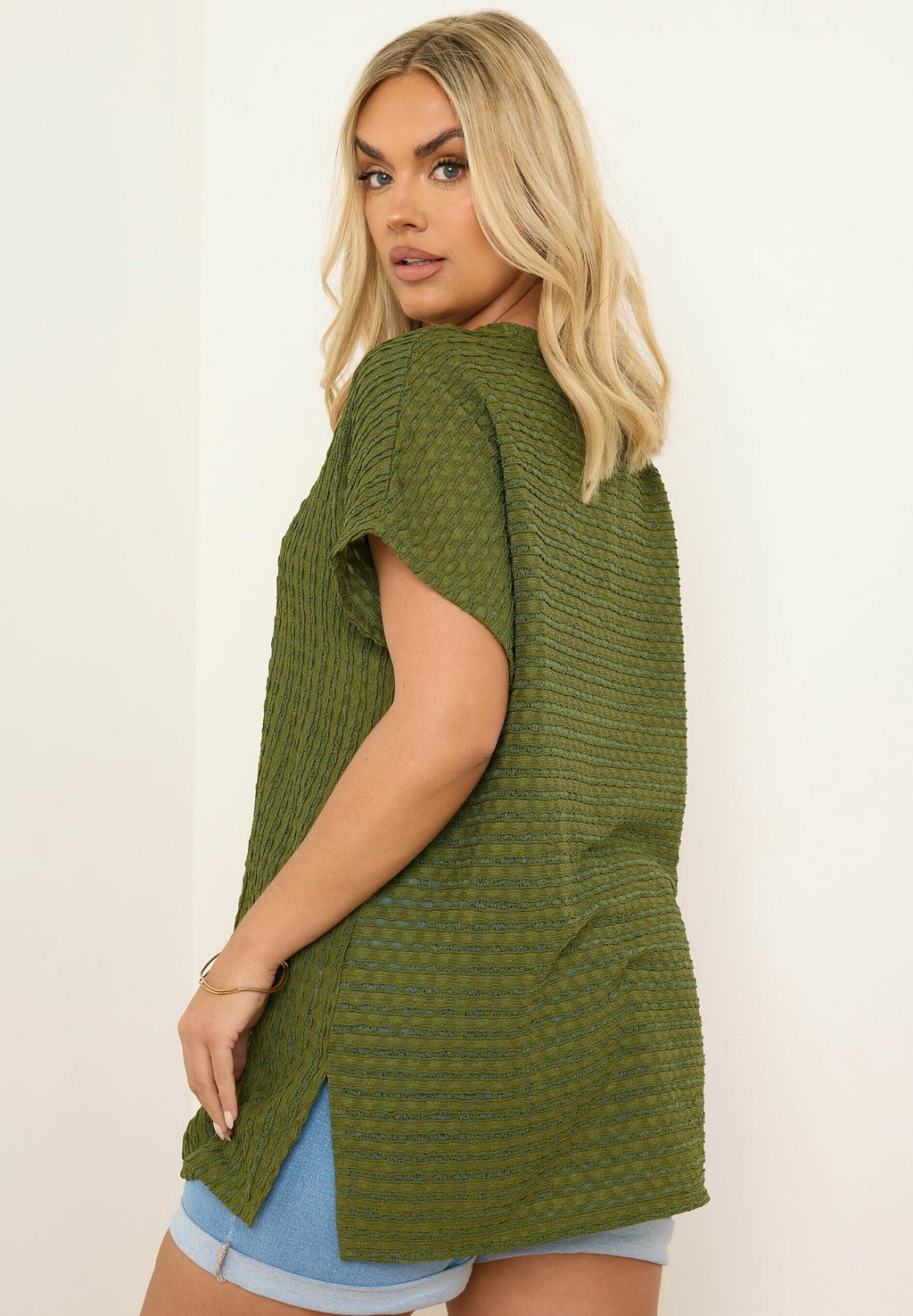 

Футболка с принтом Yours Clothing, зеленый