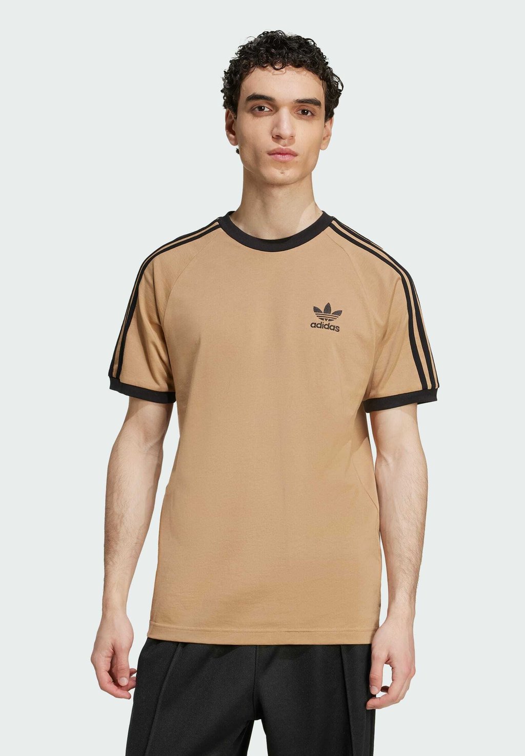 

Футболка с принтом STRIPES Adidas Originals, коричневый