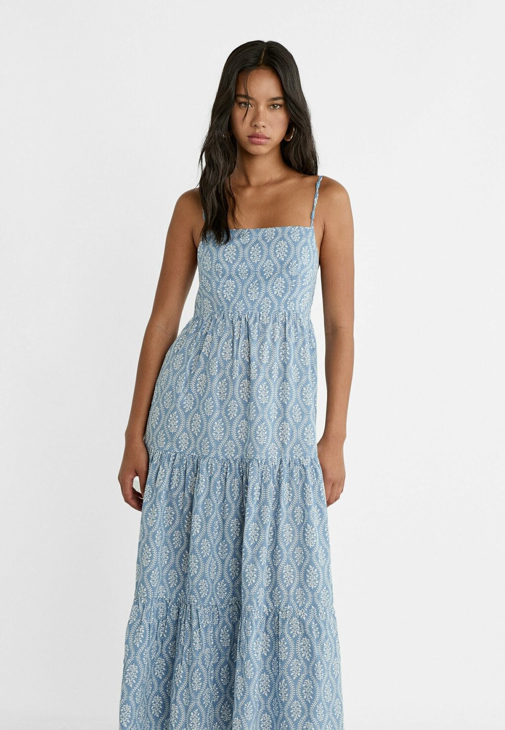 

Дневное платье PRINTED STRAPPY MIDI Stradivarius, синий