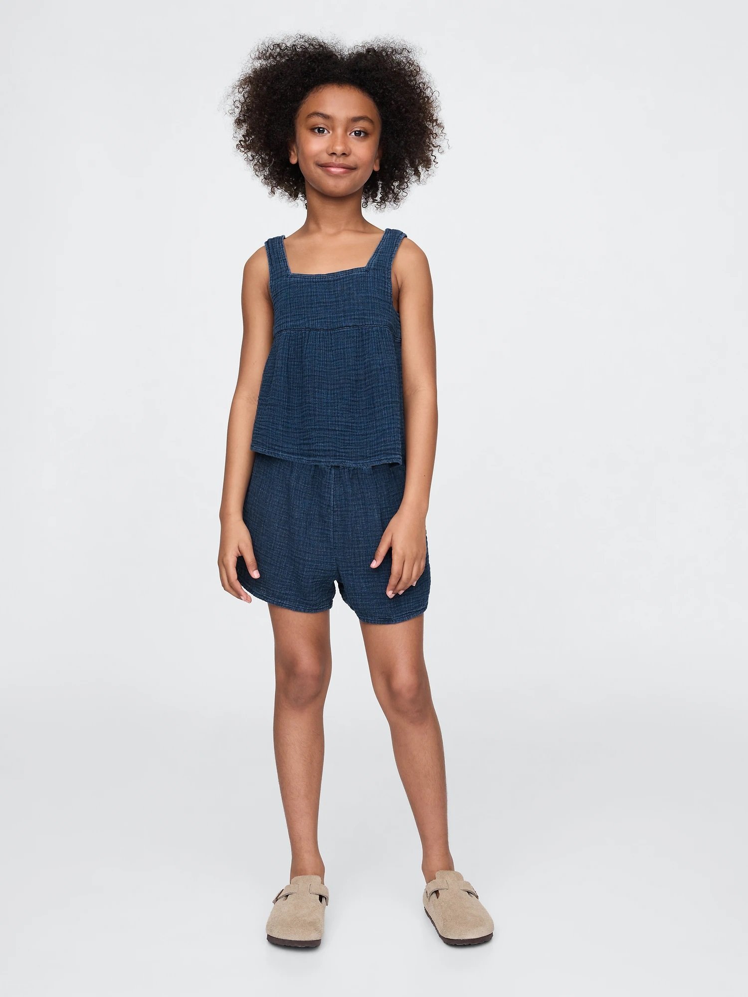 (K) Джинсовые шорты из жатой марли (детские) GAP, MEDIUM_WASH — фото 3
