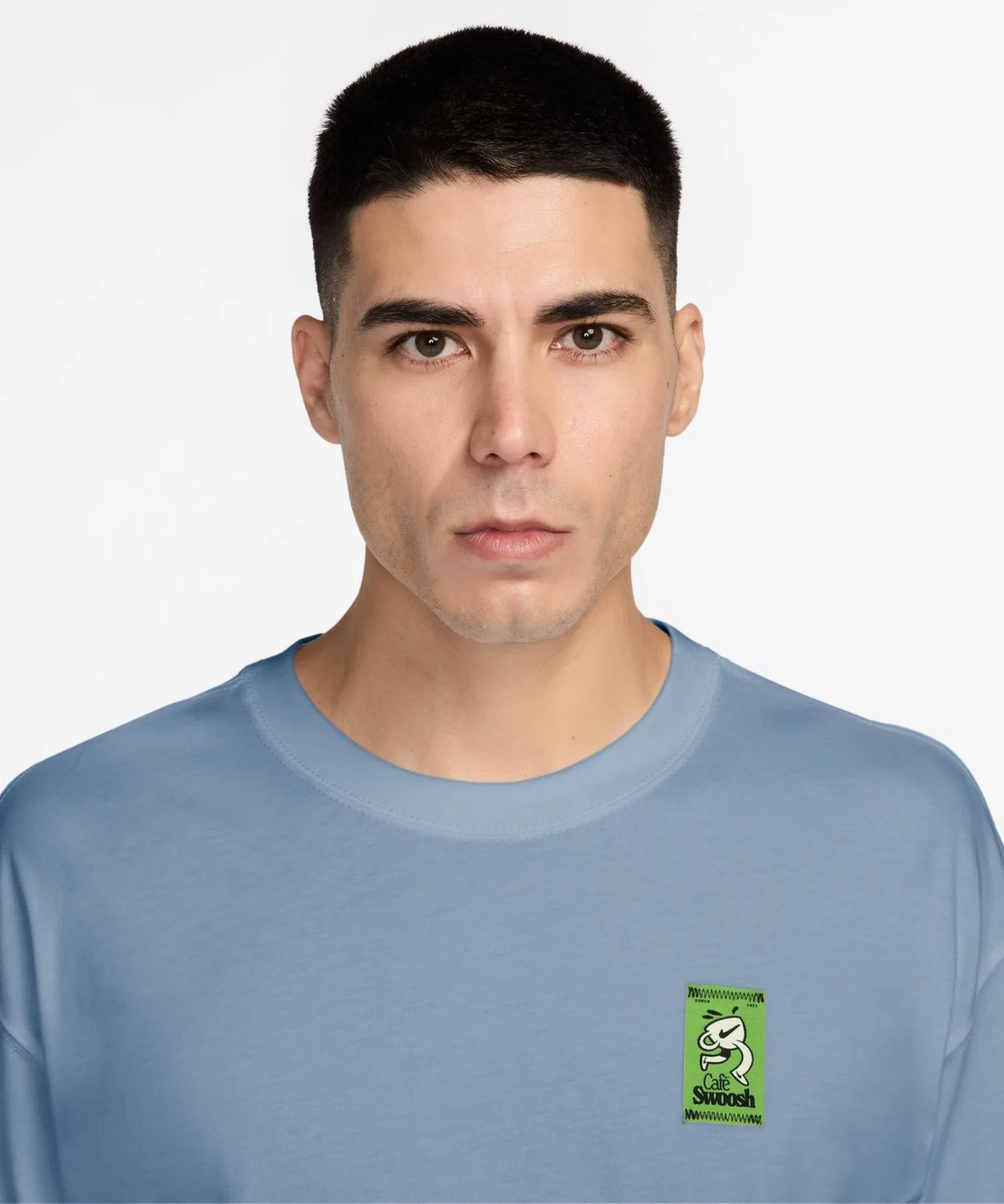 Мужская футболка NIKE NSW LSE CAFE SWOOSH V с логотипом серо-синяя — фото 4
