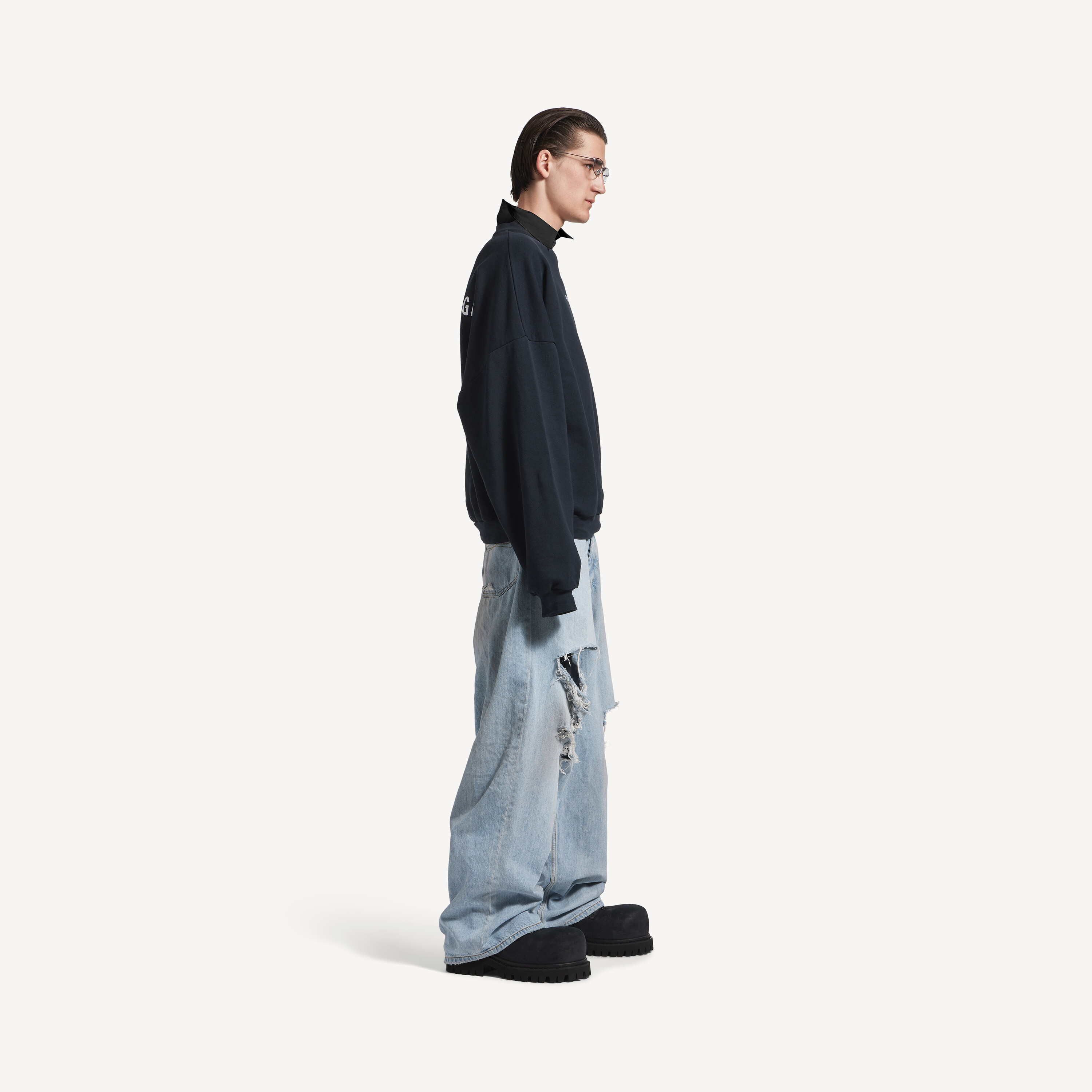Мужской свитшот balenciaga с воротником-стойкой под рубашку, черный с эффектом потертости BALENCIAGA, выцветший черный — фото 2