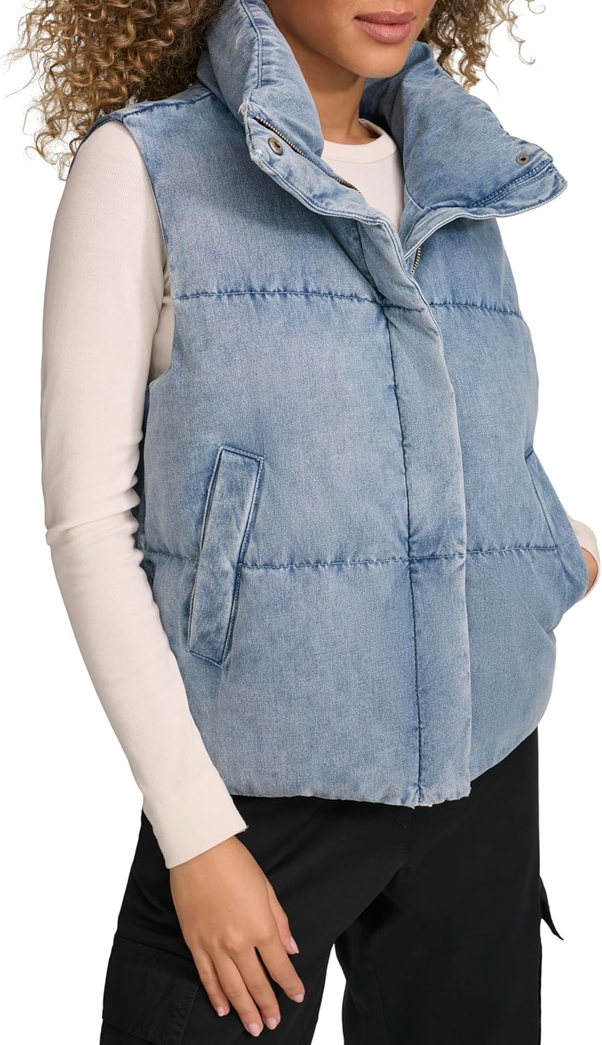 Женская стеганая короткая куртка-пуховик Levi's из веганской кожи, Light Wash Denim Vest — фото 3