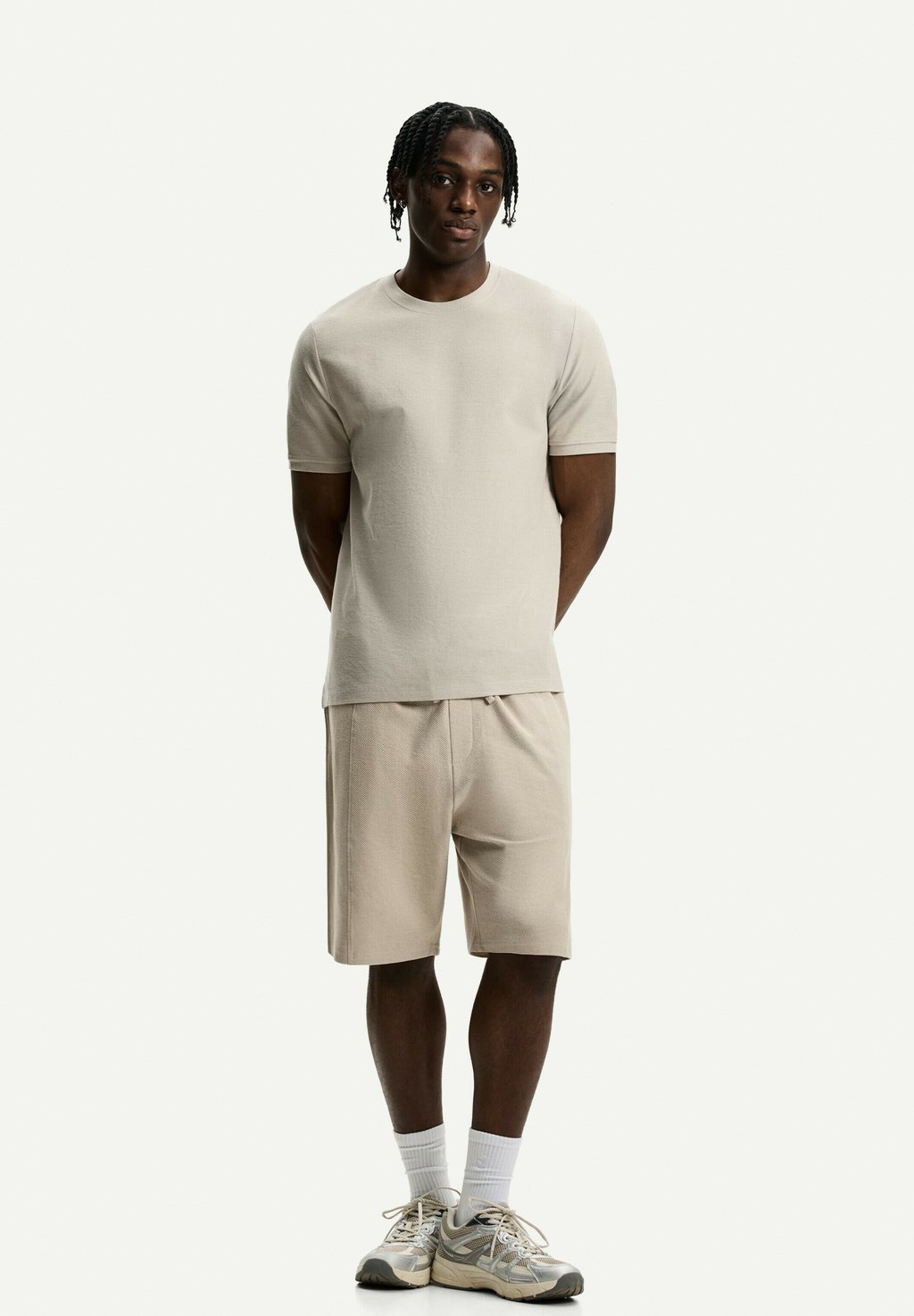 

Шорты TEXTURED - BERMUDA - Tracksuit bottoms Bershka, коричневый