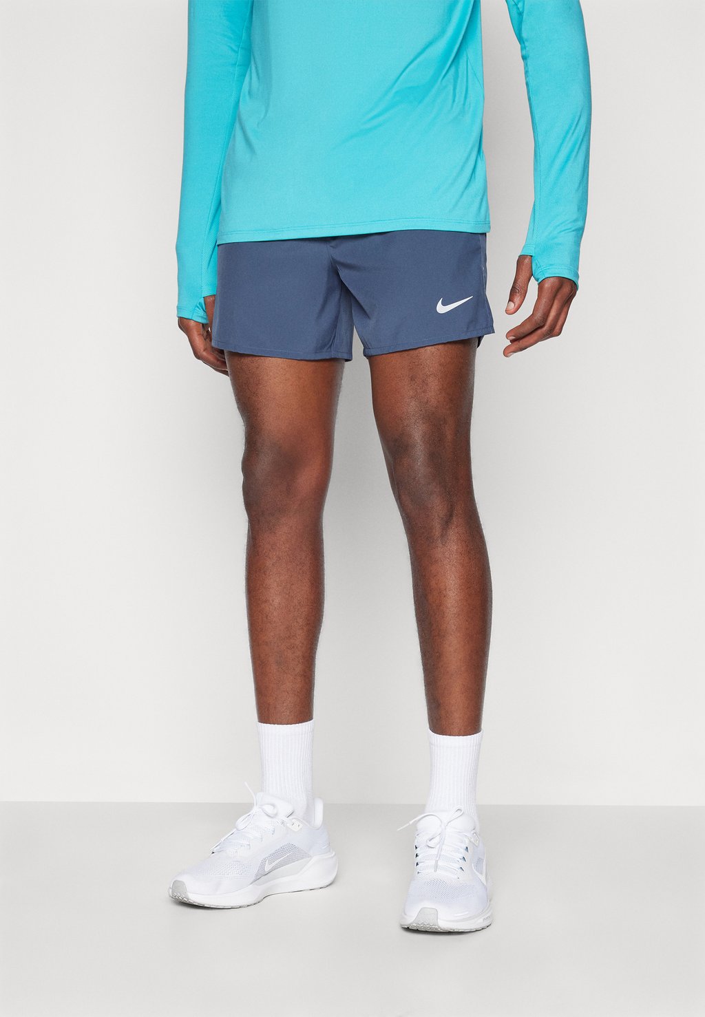 

Спортивные шорты CHALLENGER SHORT Nike Performance, синий