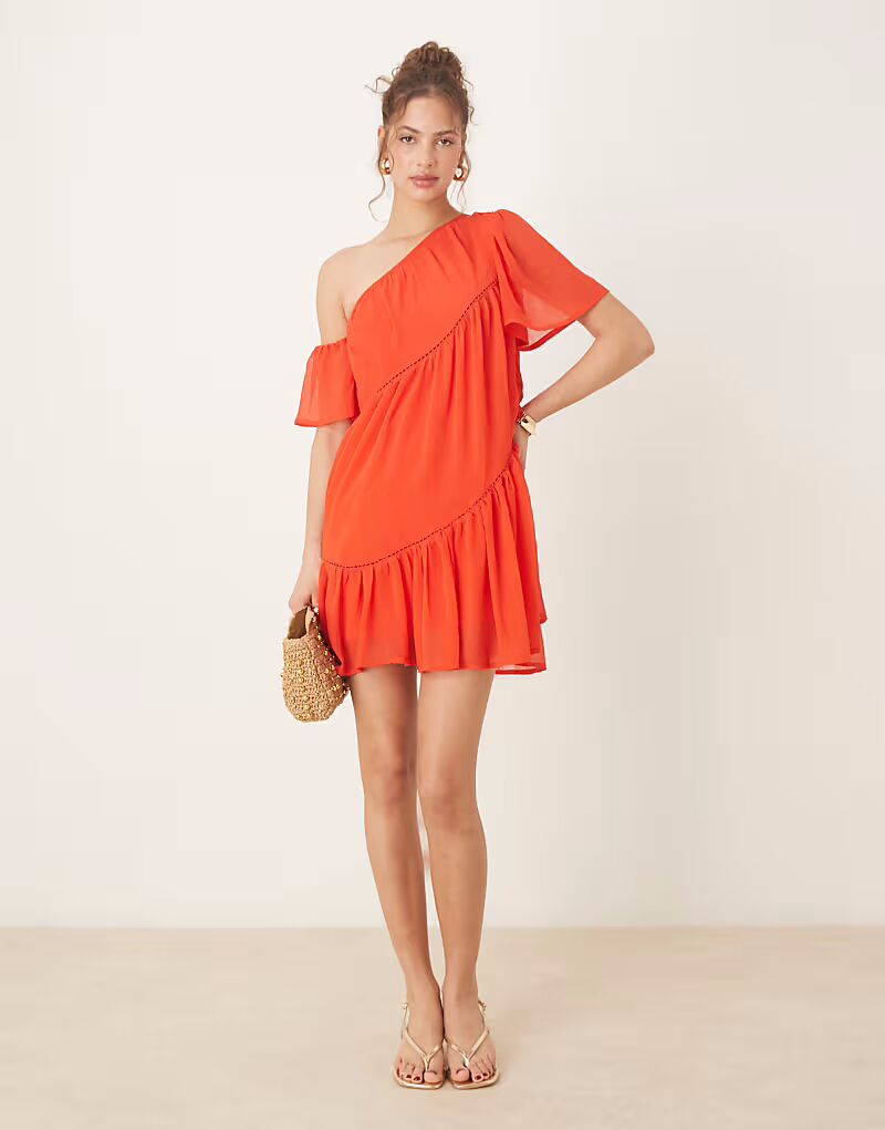 

Платье мини ASOS DESIGN из шифона на одно плечо с отделкой в виде лесенки красного цвета