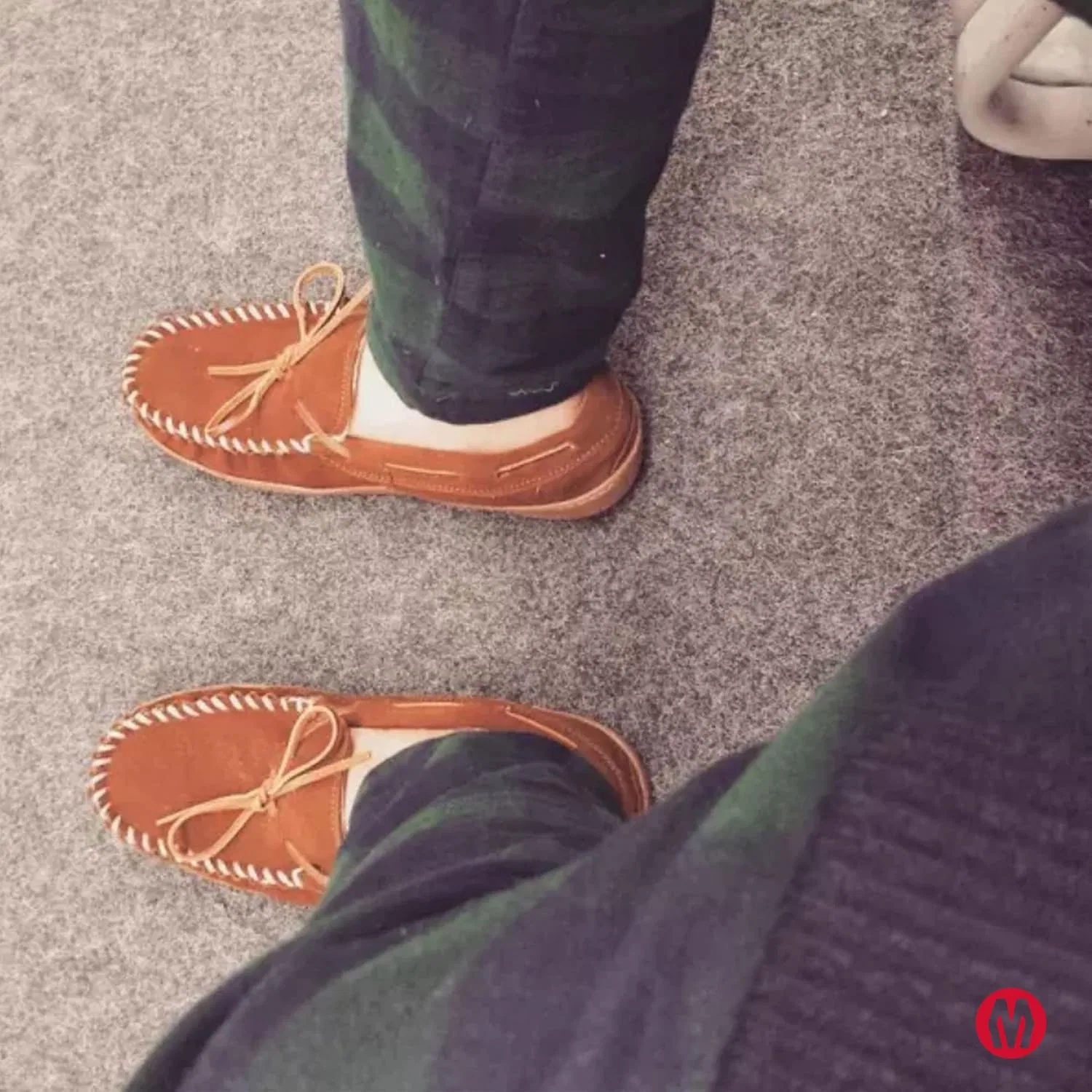 Мокасины с ворсовой подкладкой Minnetonka, замша тауп — фото 2