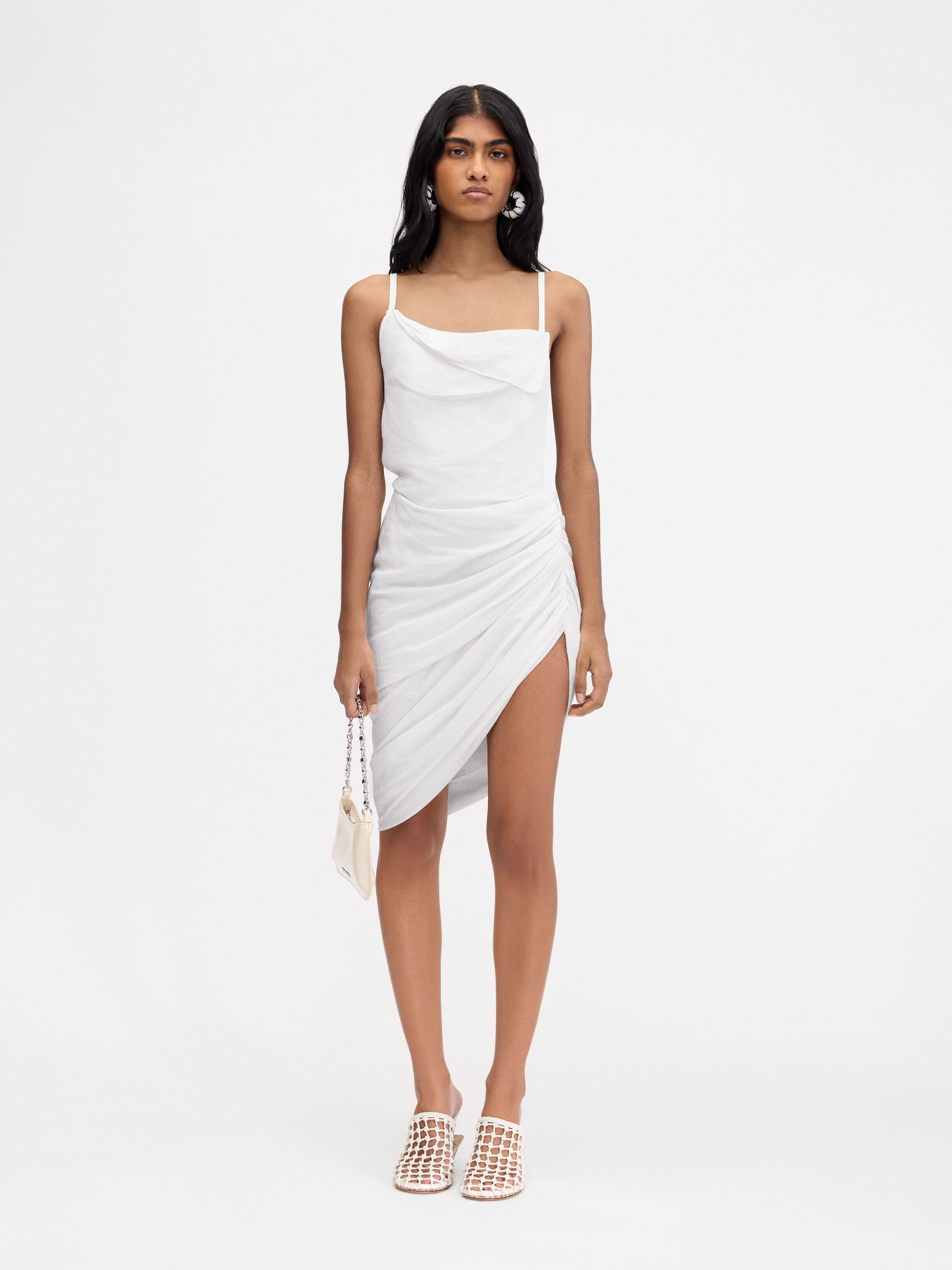 

Асимметричное драпированное мини-платье JACQUEMUS The Saudade dress, белый
