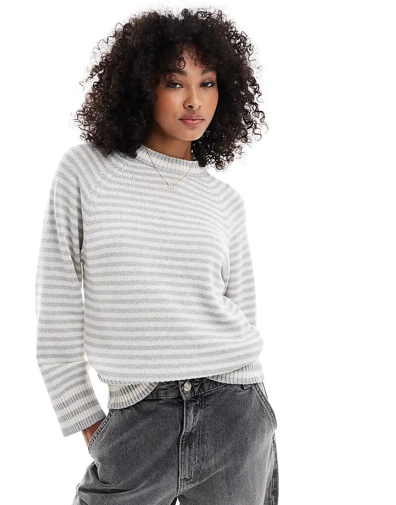 

Вязаный свитер ASOS DESIGN с круглым вырезом и рукавами реглан в серую полоску