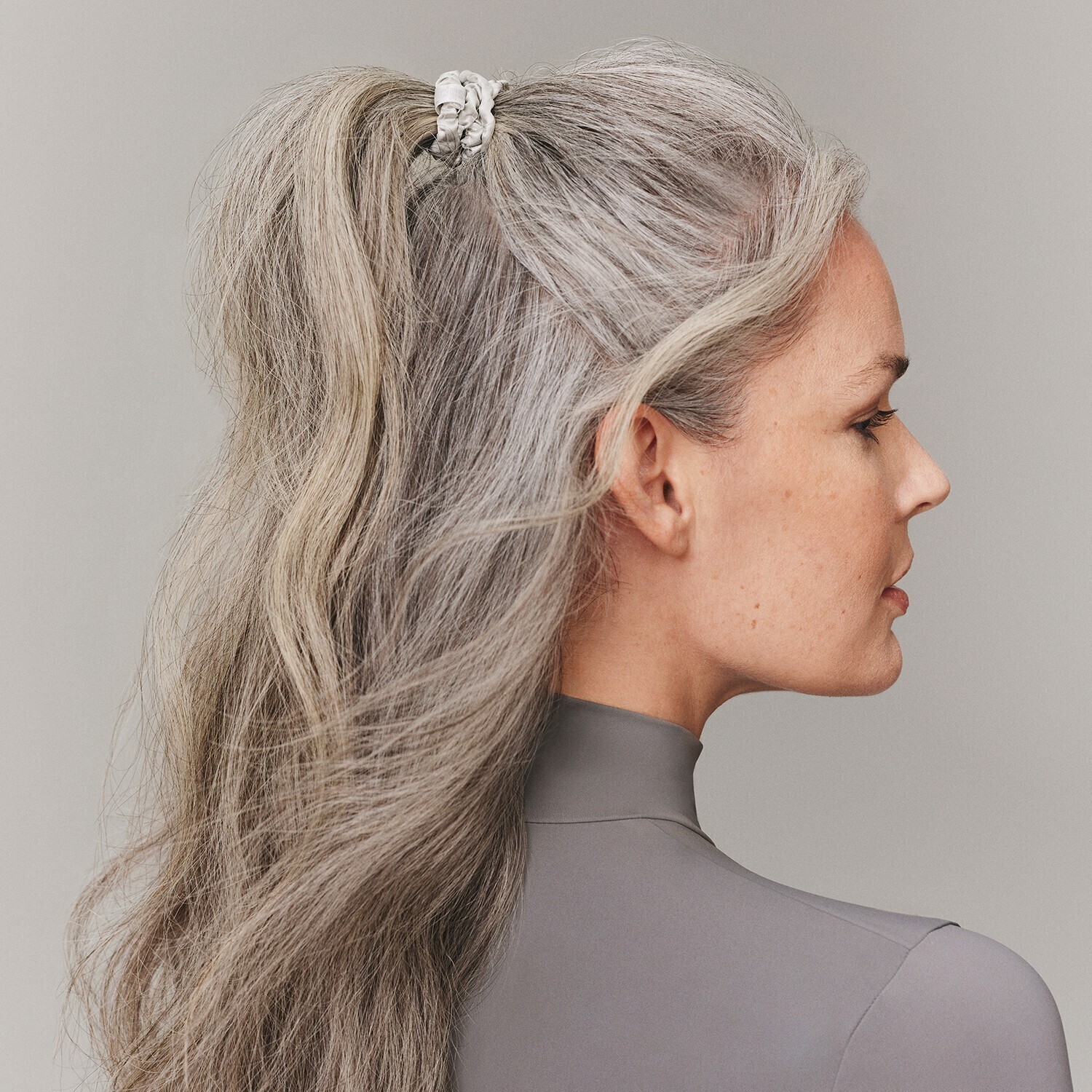 Резинка для волос schmal scrunchies back to basics, reine seide - kupfer Slip, silver, количество 1 шт. — фото 4