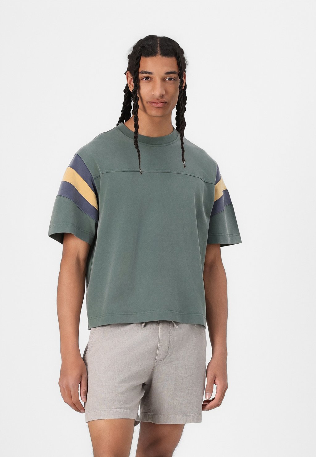 

Базовая футболка TEE Abercrombie & Fitch, зеленый