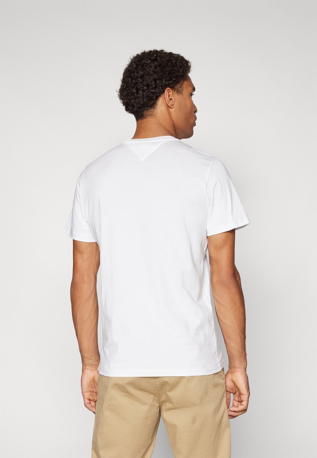 

Базовая футболка SLIM LINEAR TEE Tommy Jeans, белый