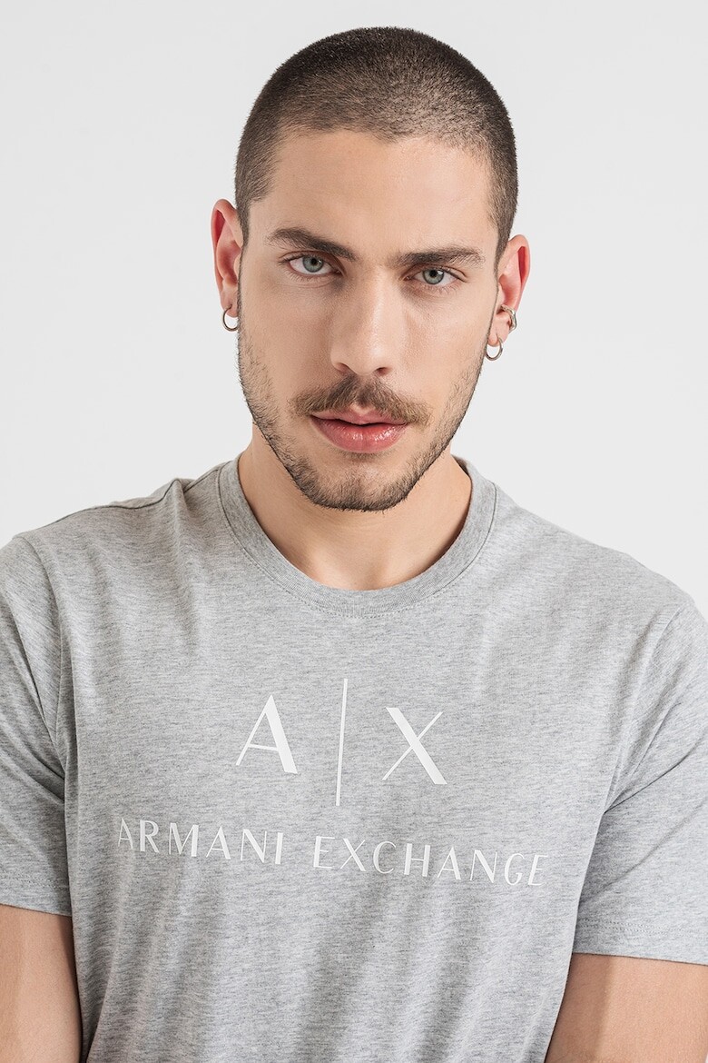 

Приталенная хлопковая футболка с логотипом Armani Exchange, белый