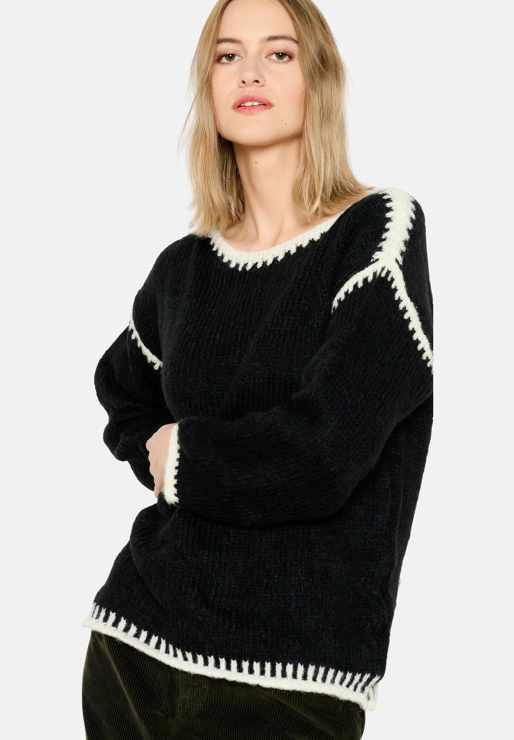 

Джемпер WITH CONTRASTING SEAMS LolaLiza, черный