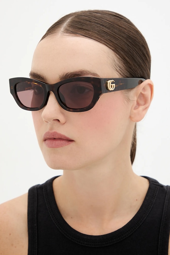 

Солнцезащитные очки Gucci, коричневый