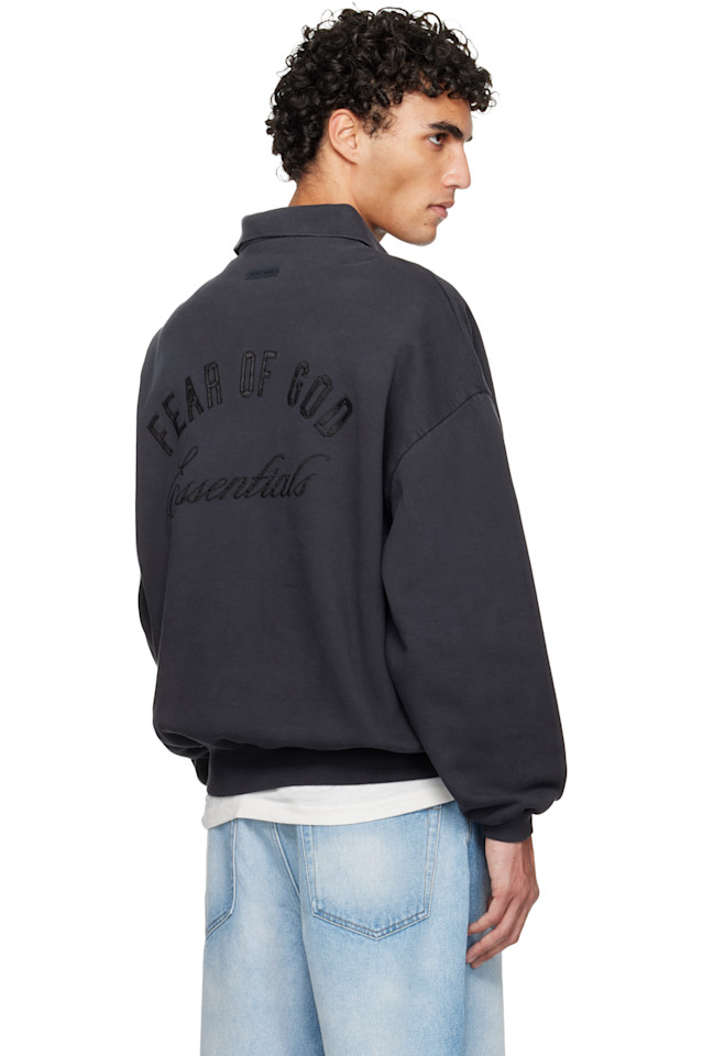 Fear Of God Essentials Черная классическая поло с вышивкой на тему праздников — фото 3