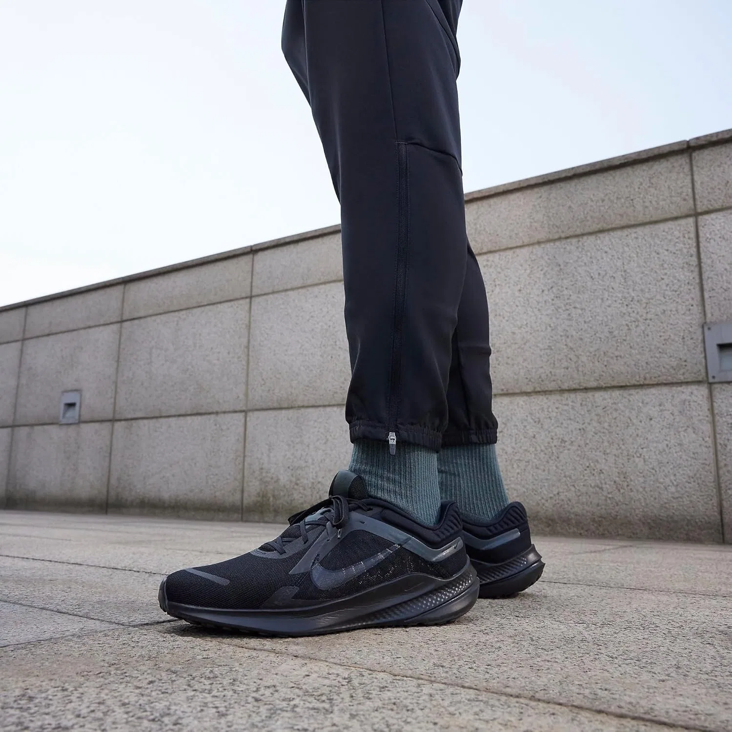 Мужские беговые кроссовки Nike Quest 5 DD0204, Black Dk Smoke Grey — фото 4