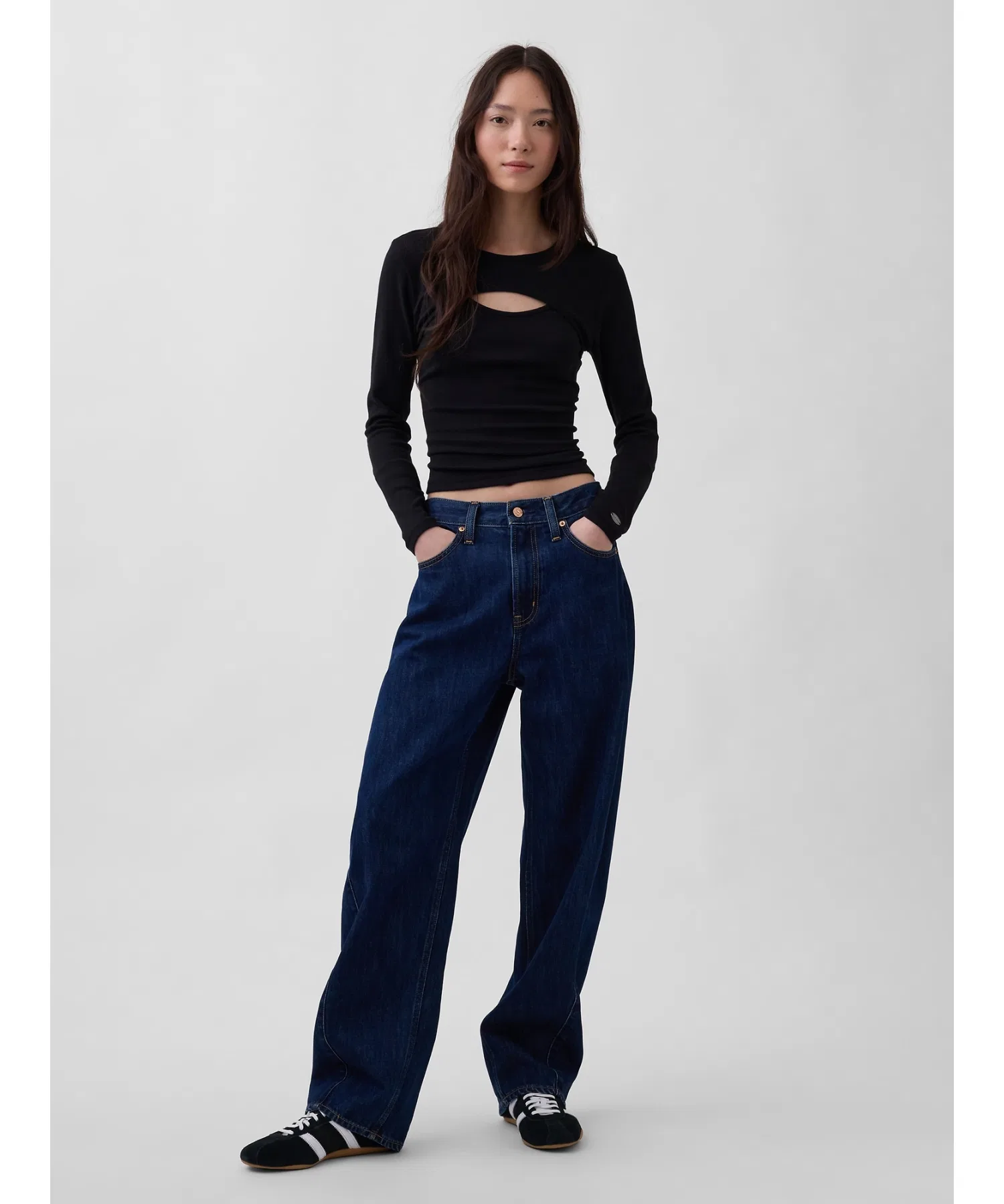 Женская футболка GAP с длинным рукавом и вырезами — фото 4