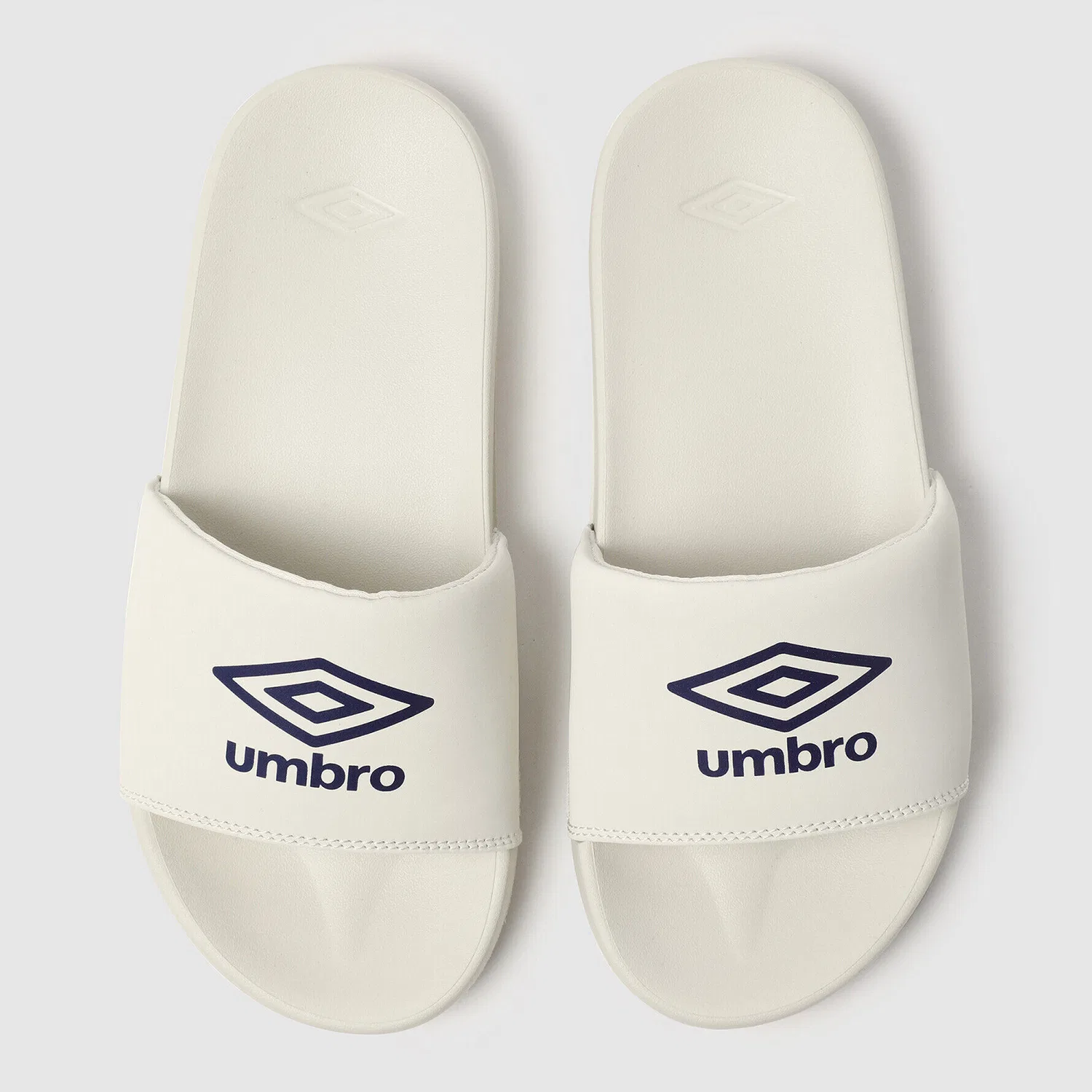 Мужские шлёпанцы Umbro Zeppi SD цвета слоновой кости