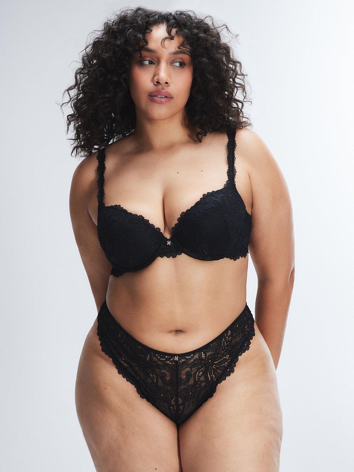 

Деми бюстгальтер Savage X Fenty Romantic Corded Lace Padded, цвет Black Caviar