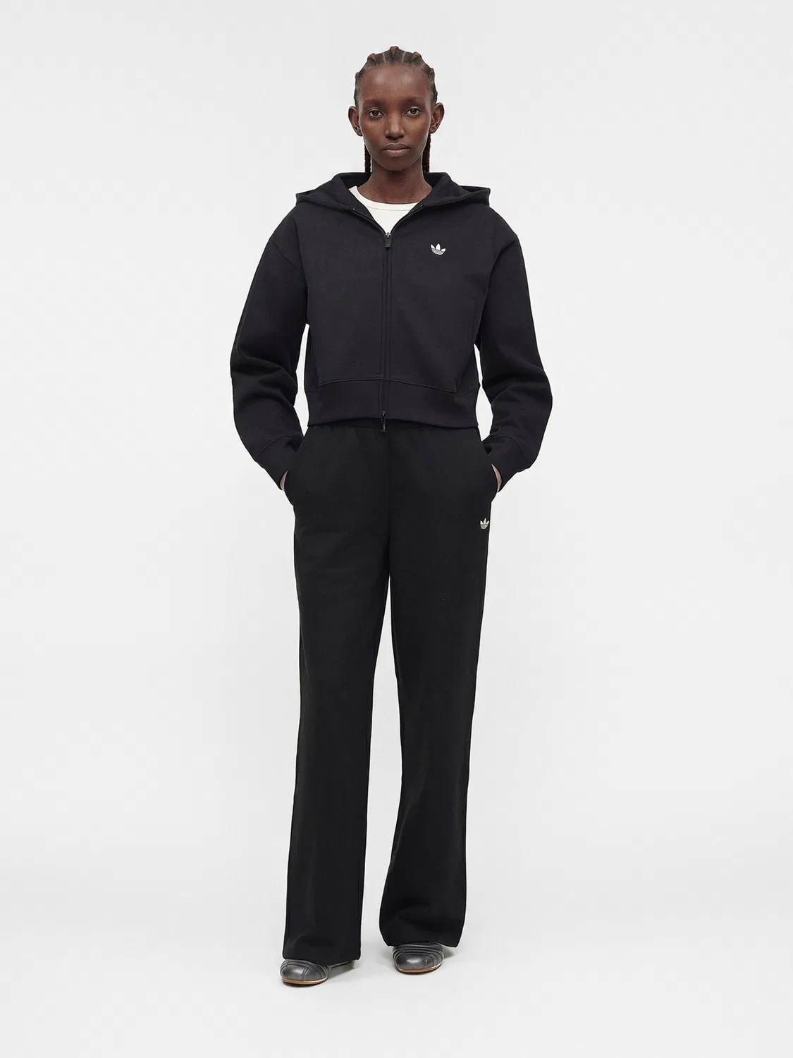 Брюки Adidas Originals с широкими штанинами модель Essentials, черные — фото 3