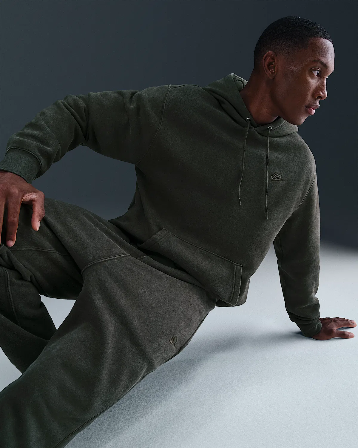 Мужская флисовая худи Nike Sportswear Club с эффектом состаривания, Sequoia/Sequoia — фото 3