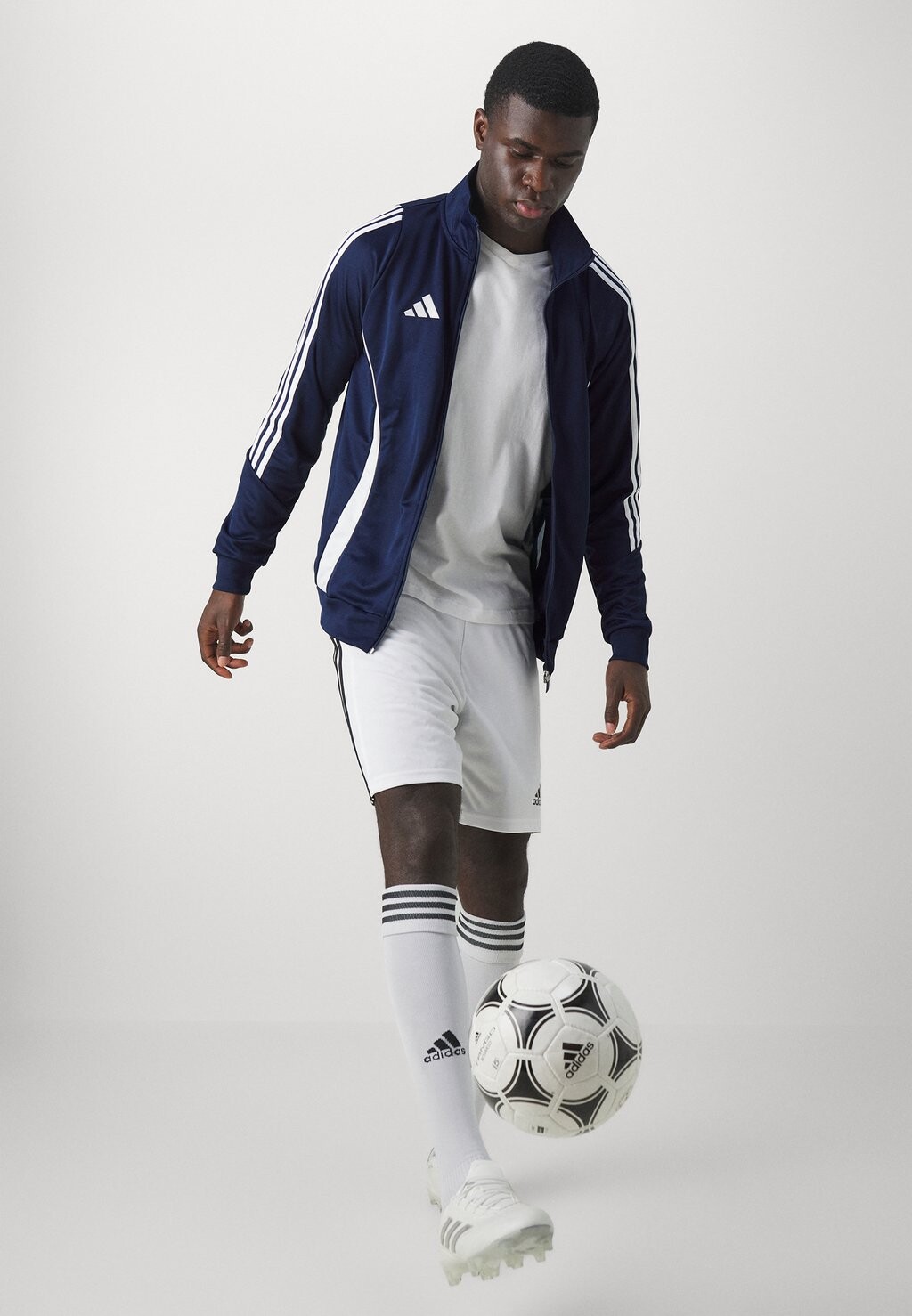 Куртка тренировочная TIRO JACKET adidas Performance, цвет team navy blue 2/white — фото 4
